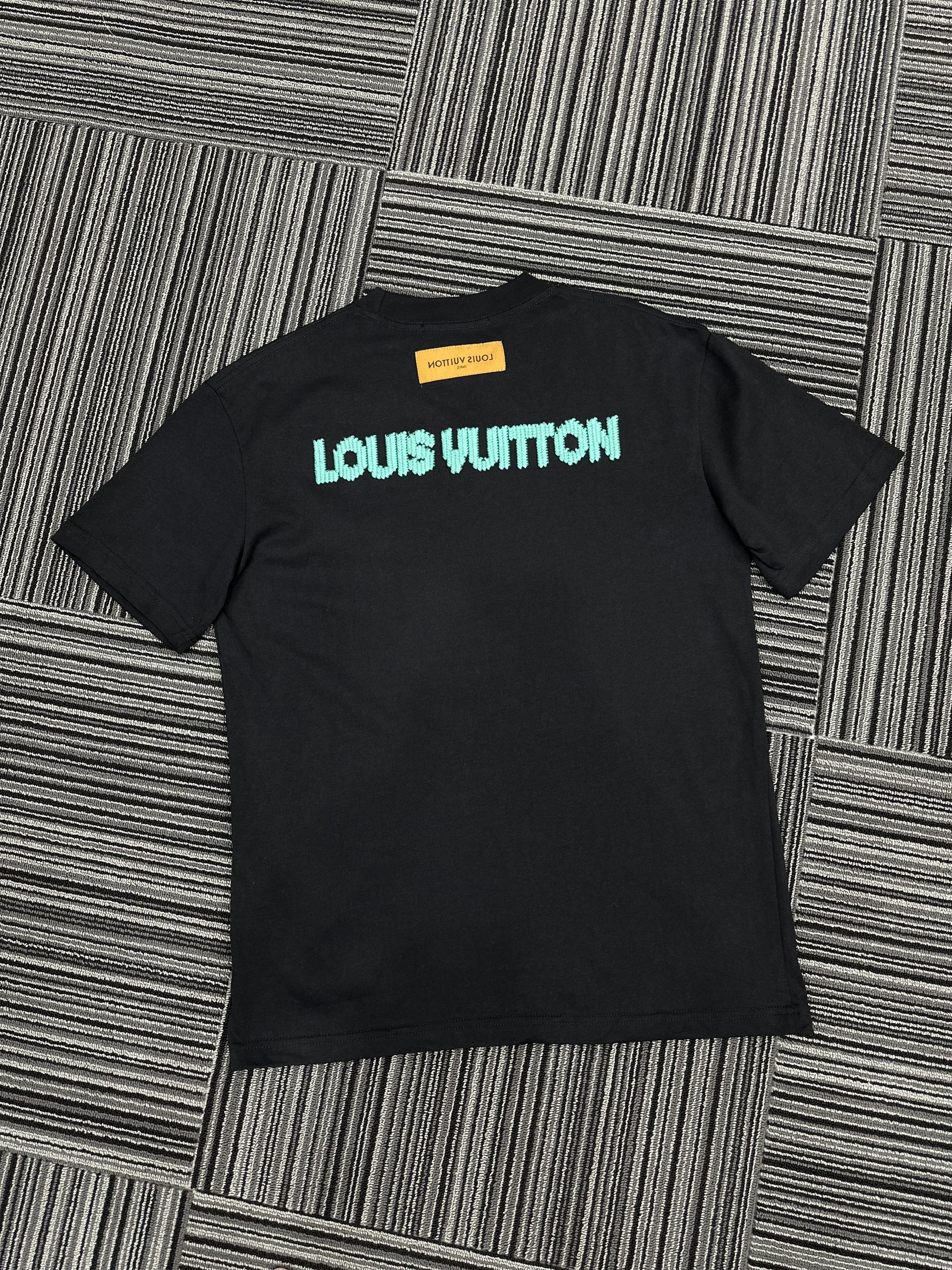Áo phông T shirt Louis Vuitton LV logo thêu lưng ngực Like Auth S-XL VTN