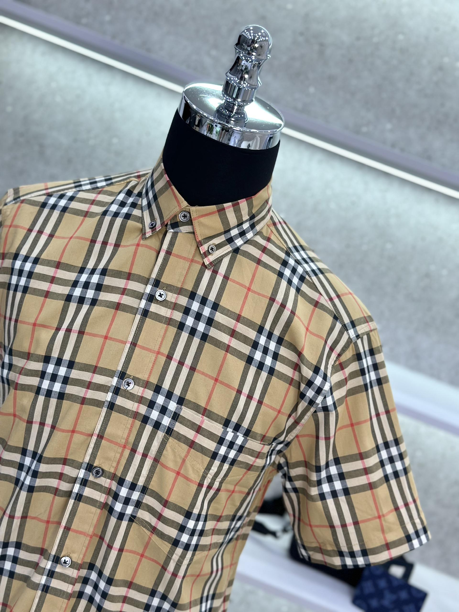 Áo sơ mi cộc tay Burberry BBR Nâu kẻ sọc basic túi ngực phối khuy cổ Like Auth on web VTN