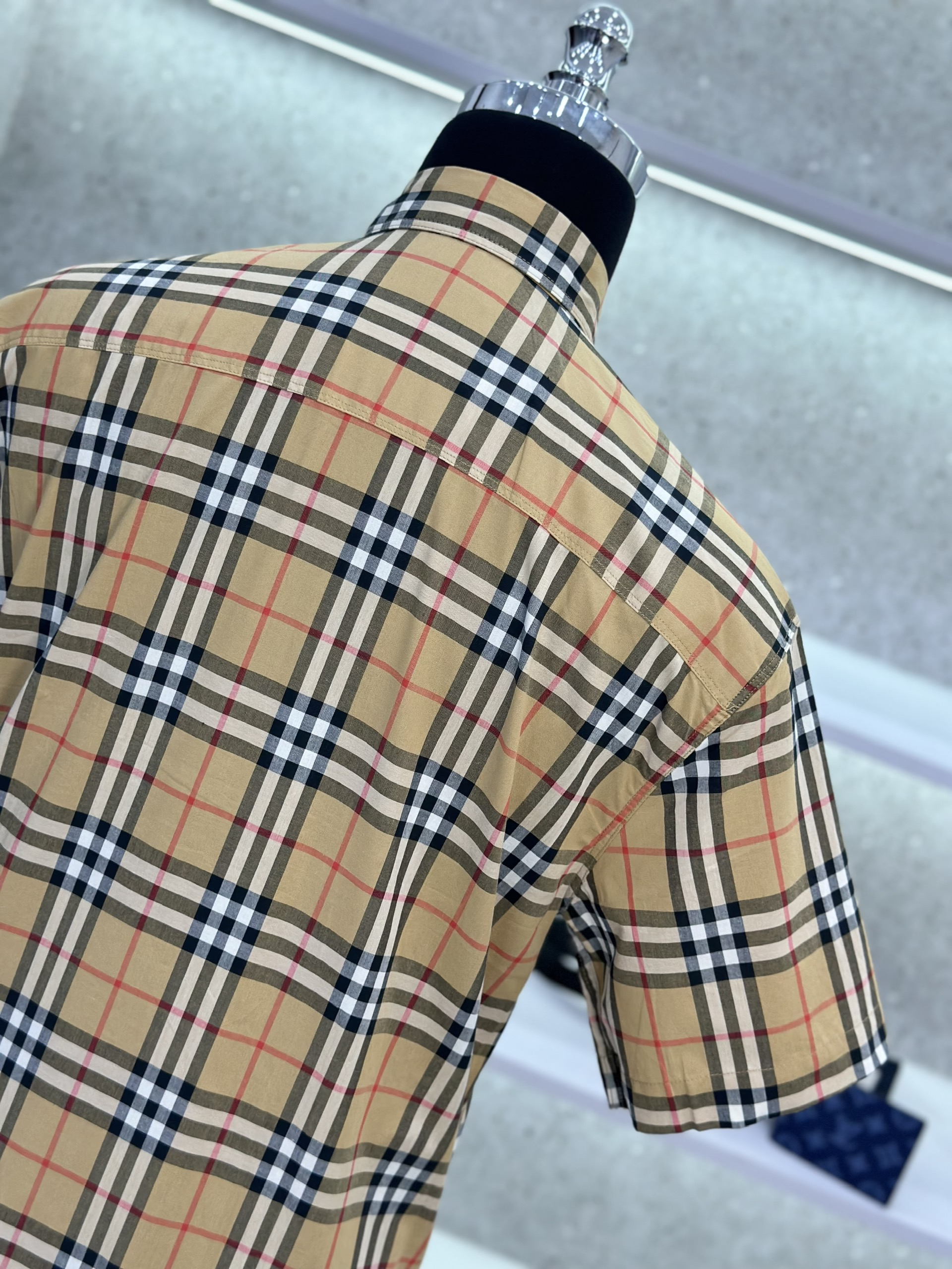 Áo sơ mi cộc tay Burberry BBR Nâu kẻ sọc basic túi ngực phối khuy cổ Like Auth on web VTN