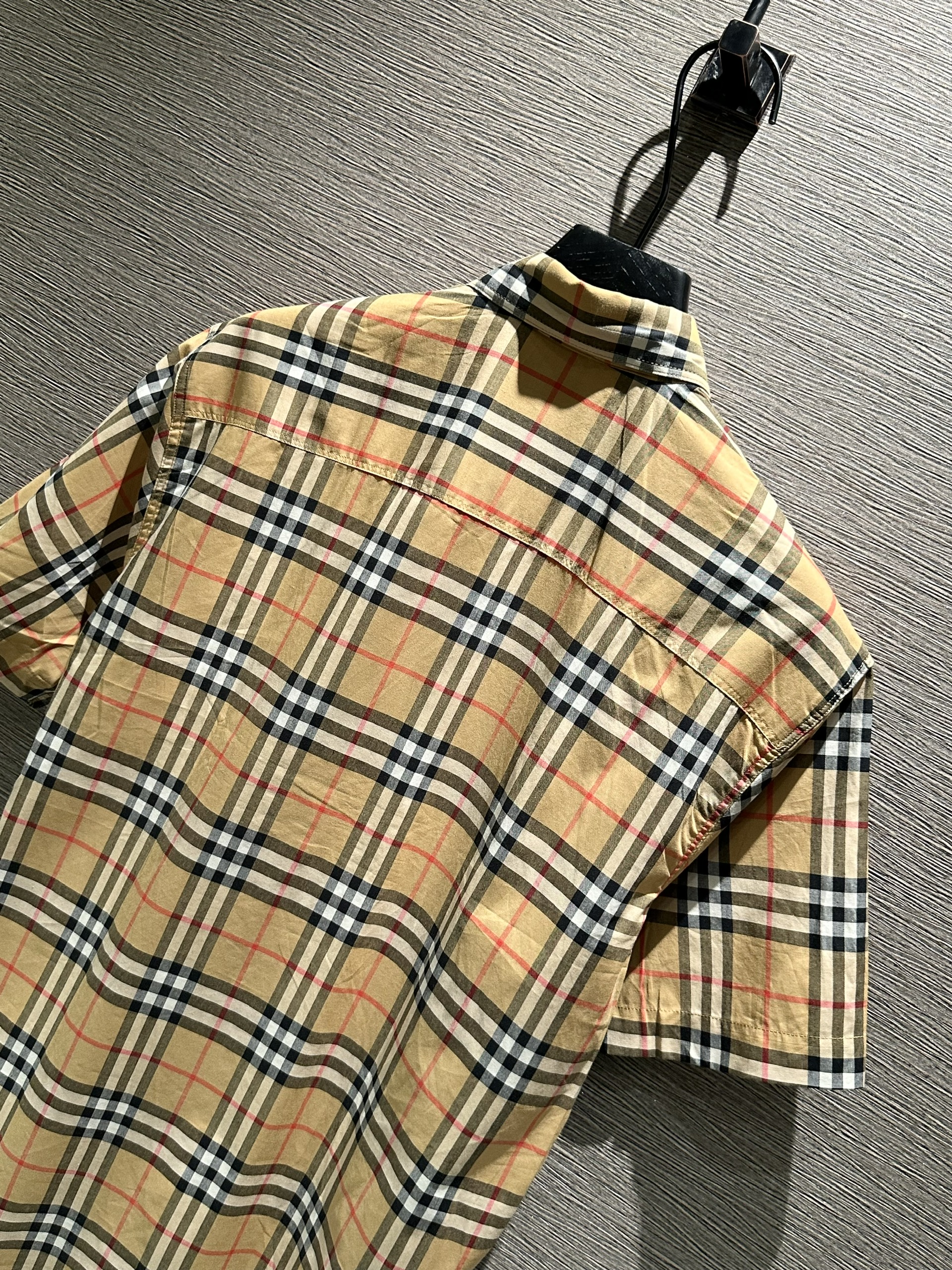 Áo sơ mi cộc tay Burberry BBR Nâu kẻ sọc basic túi ngực phối khuy cổ Like Auth on web VTN