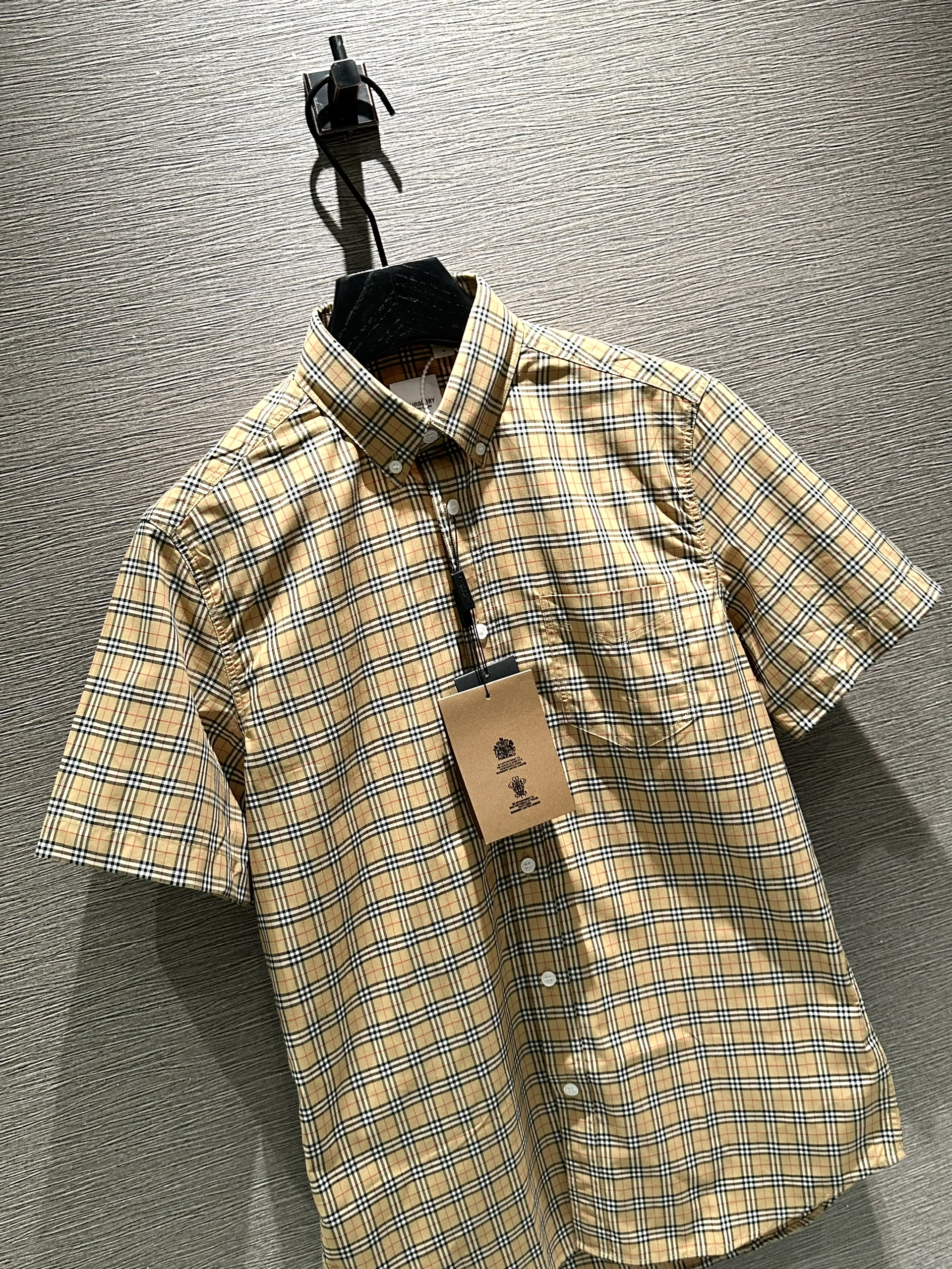 Áo sơ mi cộc tay Burberry BBR Nâu kẻ sọc nhỏ basic túi ngực phối khuy cổ Like Auth on web VTN