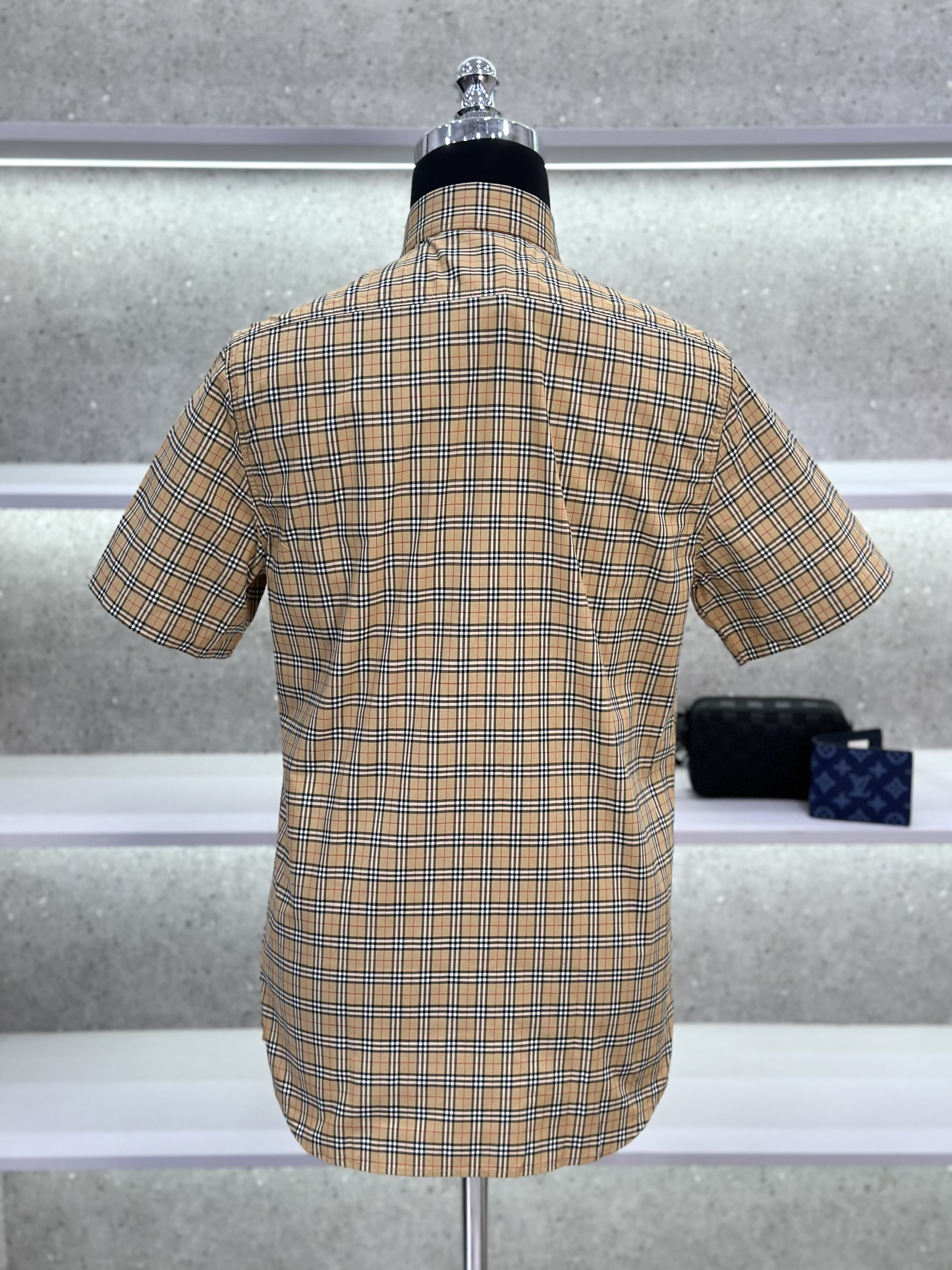 Áo sơ mi cộc tay Burberry BBR Nâu kẻ sọc nhỏ basic túi ngực phối khuy cổ Like Auth on web VTN