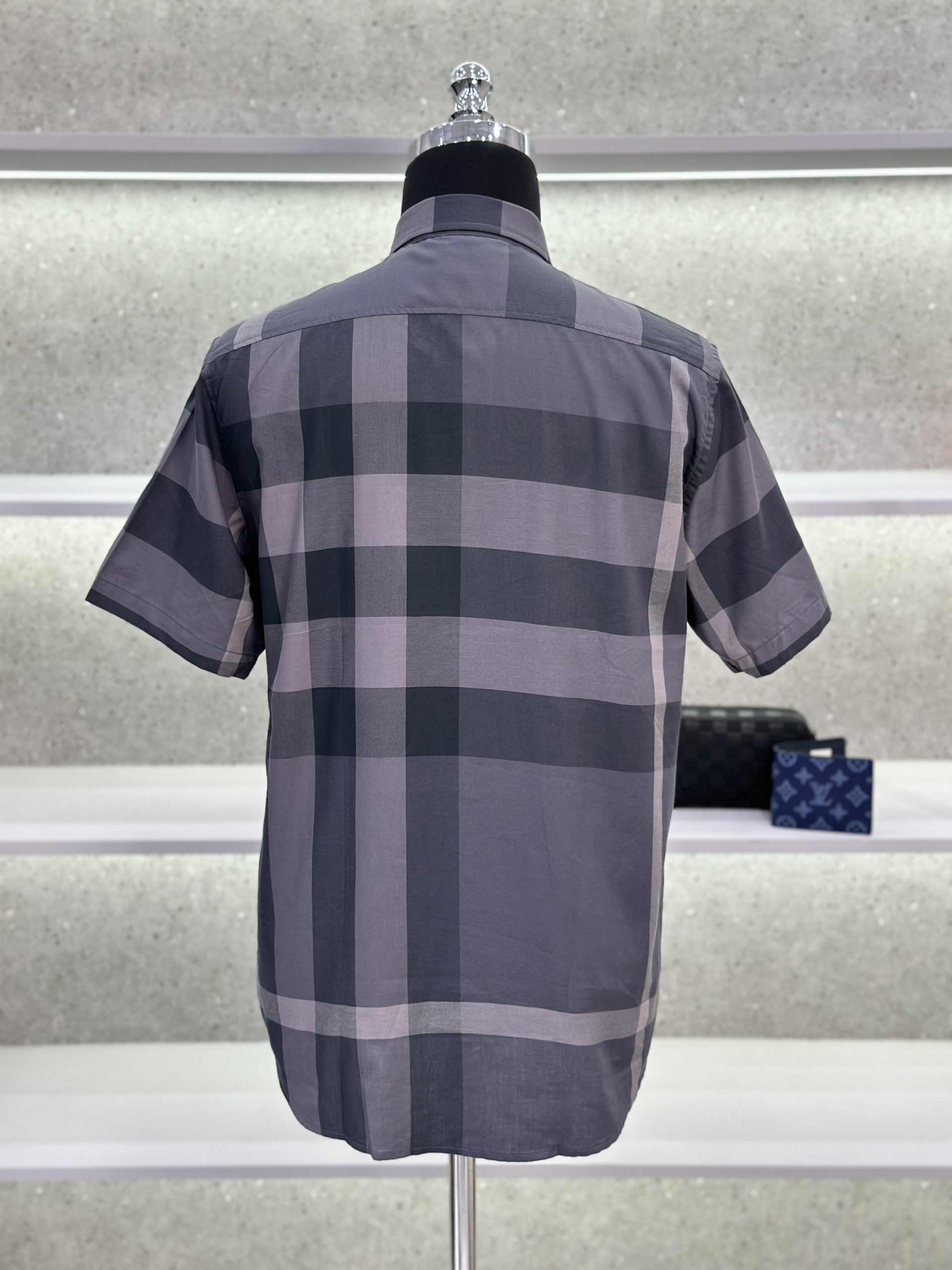 Áo sơ mi cộc tay Burberry BBR Xám kẻ sọc to basic túi ngực phối khuy cổ Like Auth on web VTN