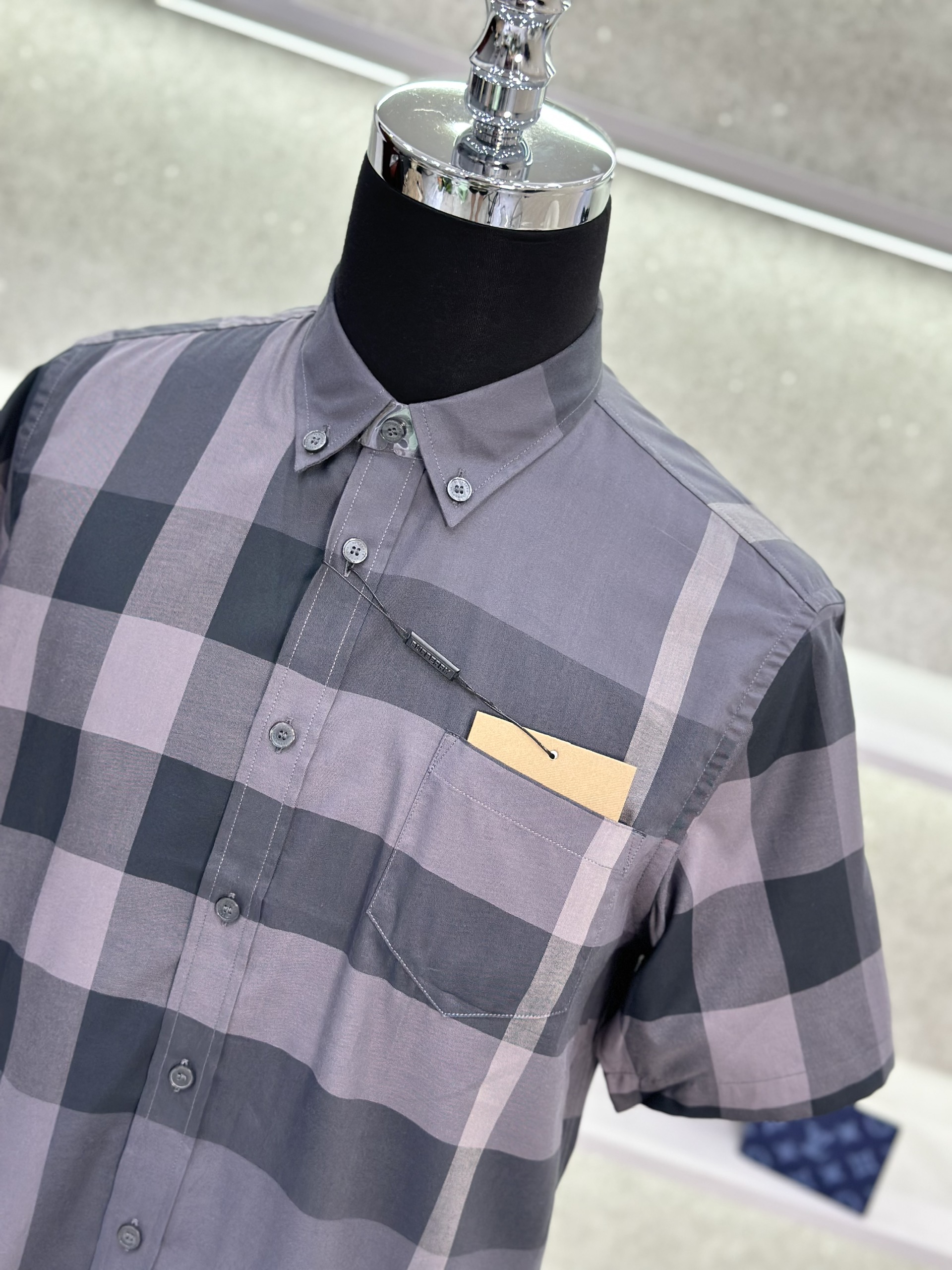 Áo sơ mi cộc tay Burberry BBR Xám kẻ sọc to basic túi ngực phối khuy cổ Like Auth on web VTN