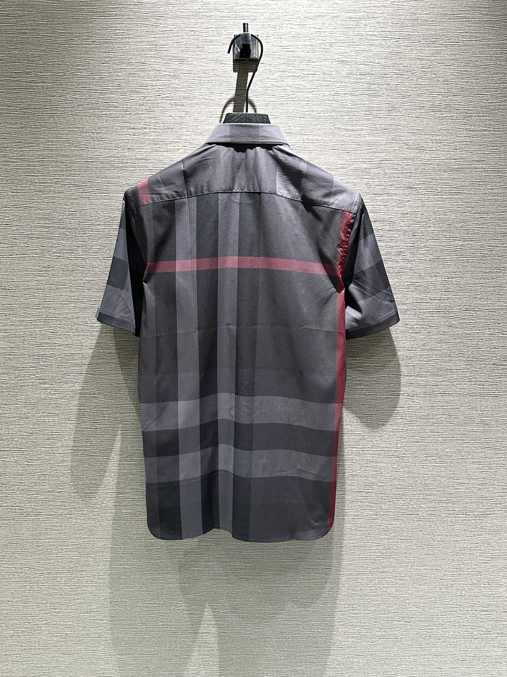 Áo sơ mi cộc tay Burberry BBR Xám kẻ sọc to Đỏ basic túi ngực phối khuy cổ Like Auth on web VTN