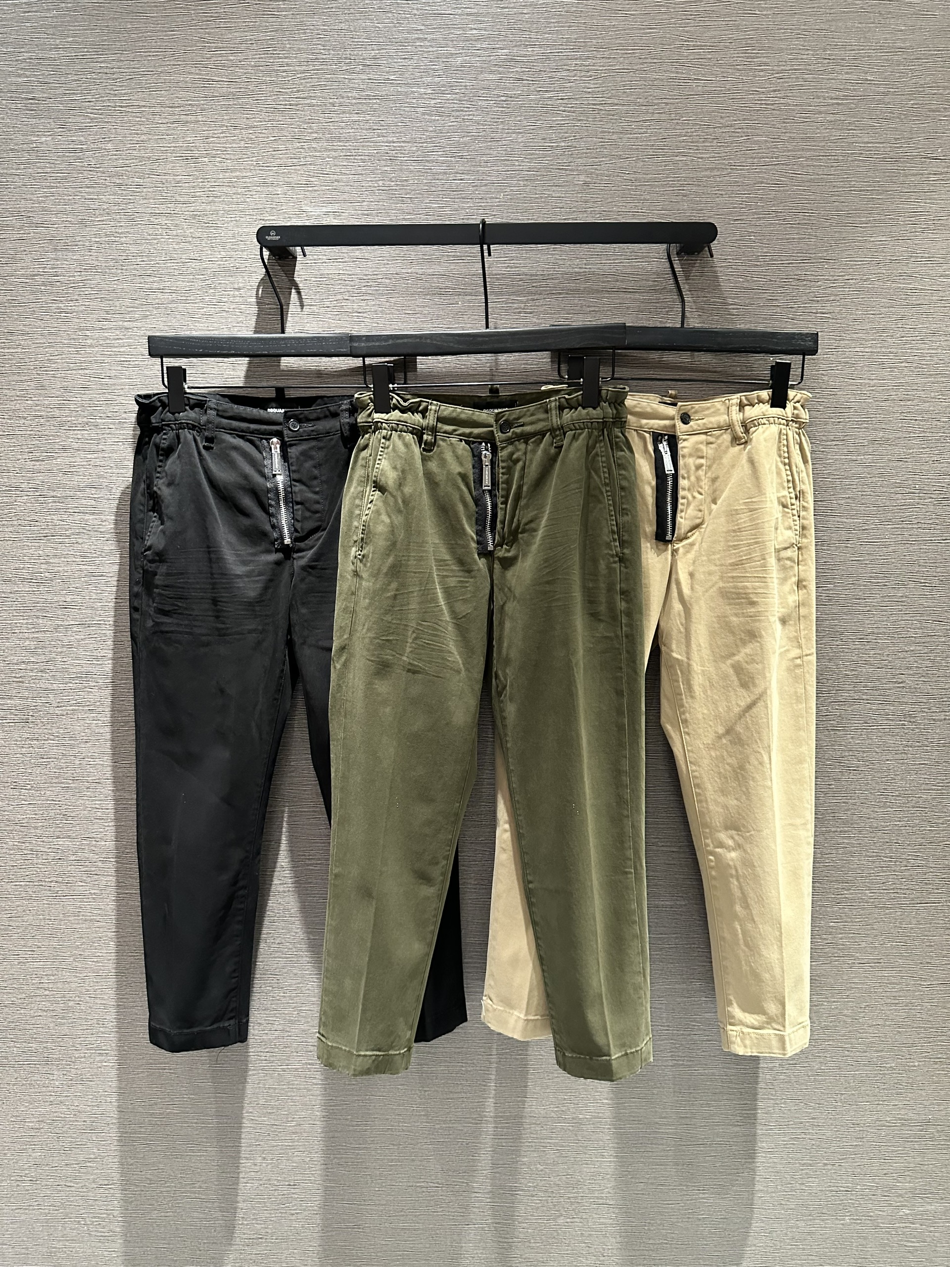 Quần dài kaki Dsquared DSQ2 trơn 4 khuy phối khóa zip lệch Like Auth 1-1 on web VTN