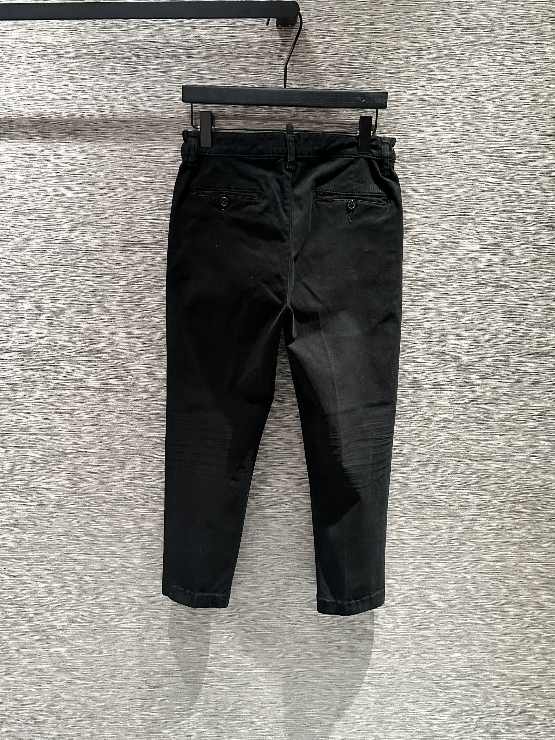 Quần dài kaki Dsquared DSQ2 trơn 4 khuy phối khóa zip lệch Like Auth 1-1 on web VTN