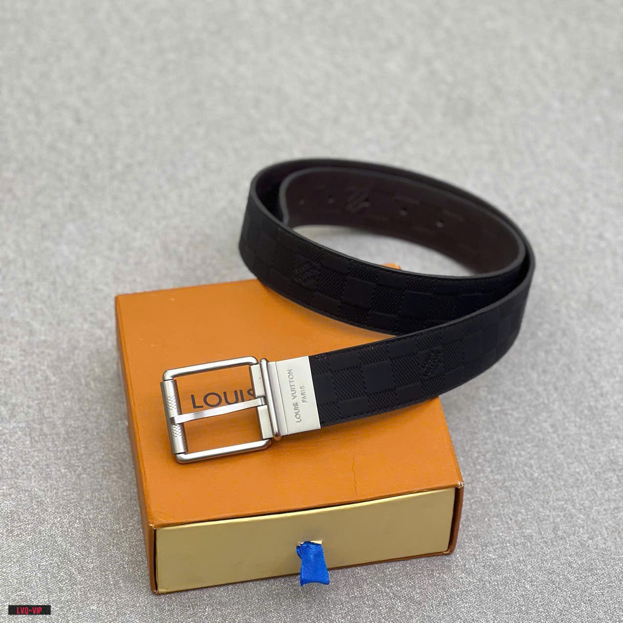 Thắt lưng, dây nịt, belt Louis Vuitton LV Đen kẻ caro dập nổi mặt móc cài vuông Bạc Like Auth 1-1 on web fullbox LVQ