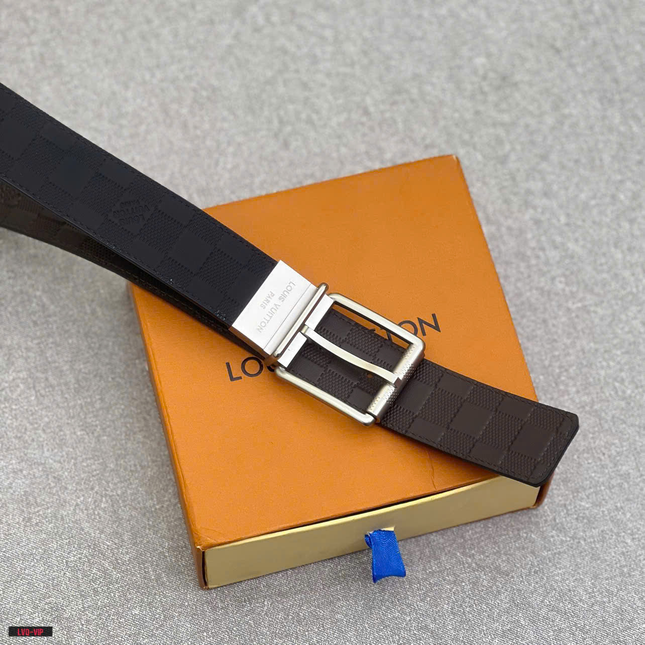 Thắt lưng, dây nịt, belt Louis Vuitton LV Đen kẻ caro dập nổi mặt móc cài vuông Bạc Like Auth 1-1 on web fullbox LVQ