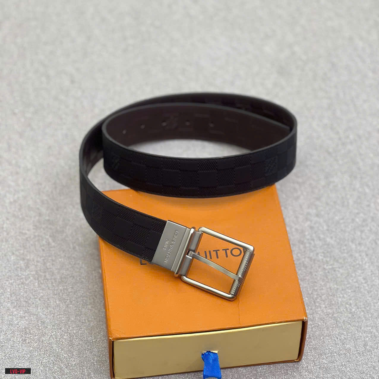 Thắt lưng, dây nịt, belt Louis Vuitton LV Đen kẻ caro dập nổi mặt móc cài vuông Bạc Like Auth 1-1 on web fullbox LVQ