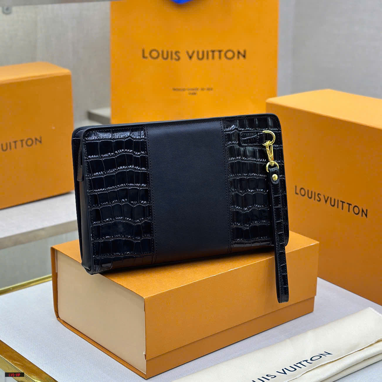 Túi Clutch cầm tay Louis Vuitton LV Đen vân cá sấu Like Auth Fullbox phụ kiện LVQ