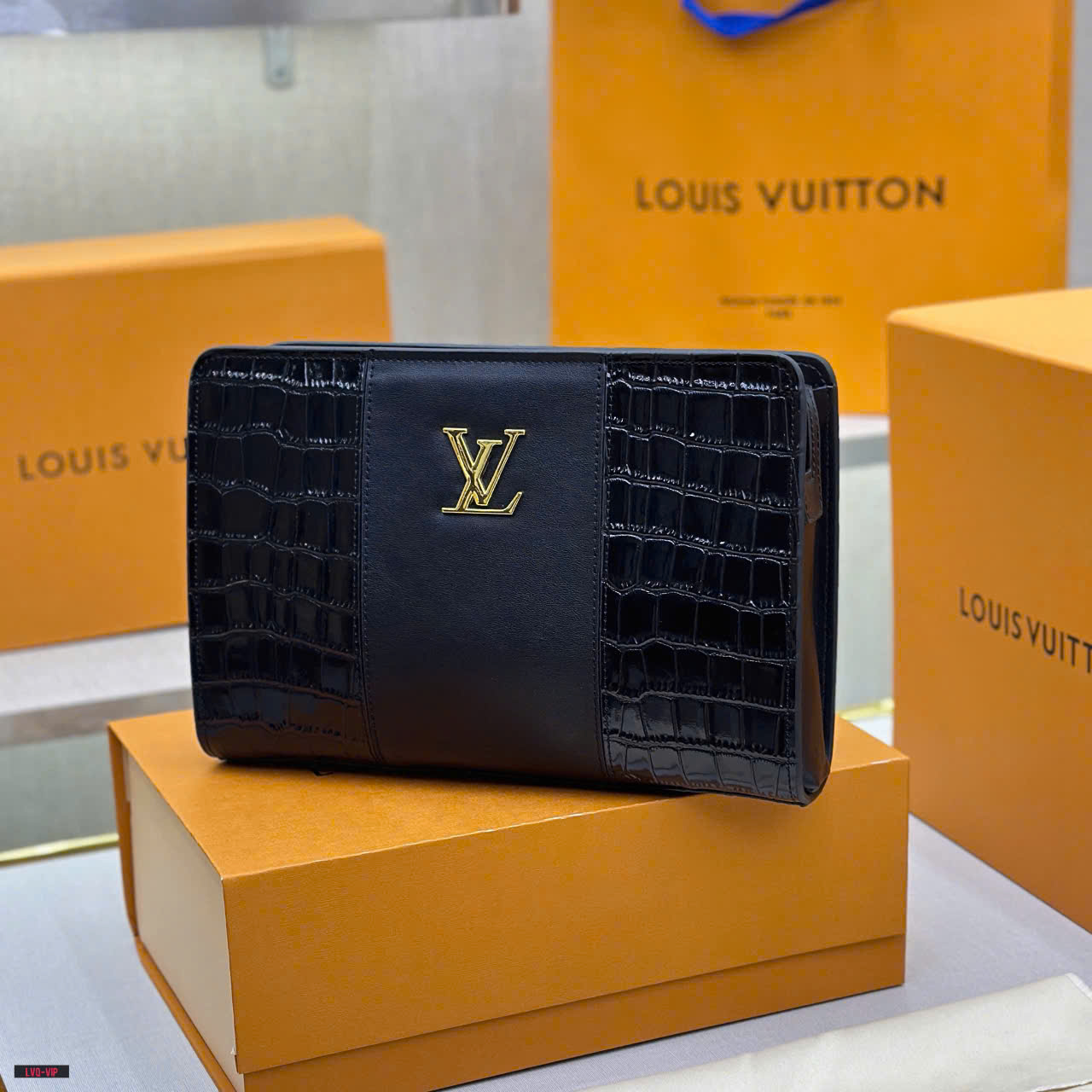 Túi Clutch cầm tay Louis Vuitton LV Đen vân cá sấu Like Auth Fullbox phụ kiện LVQ