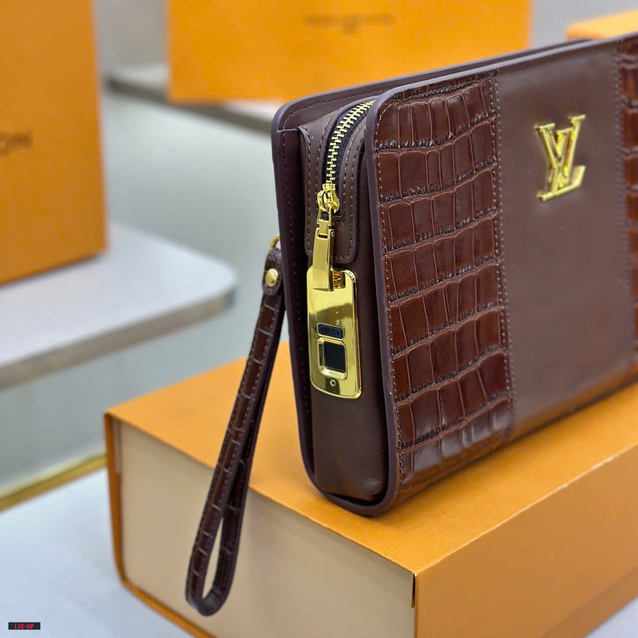 Túi Clutch cầm tay Louis Vuitton LV Nâu vân cá sấu Like Auth Fullbox phụ kiện LVQ