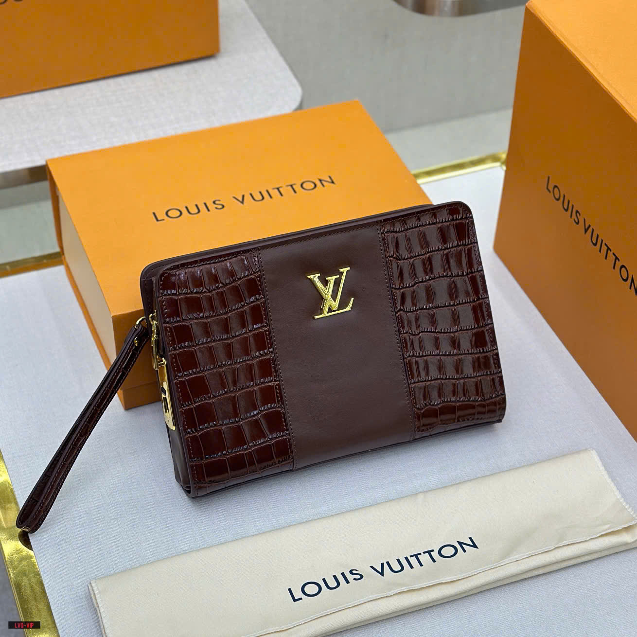 Túi Clutch cầm tay Louis Vuitton LV Nâu vân cá sấu Like Auth Fullbox phụ kiện LVQ