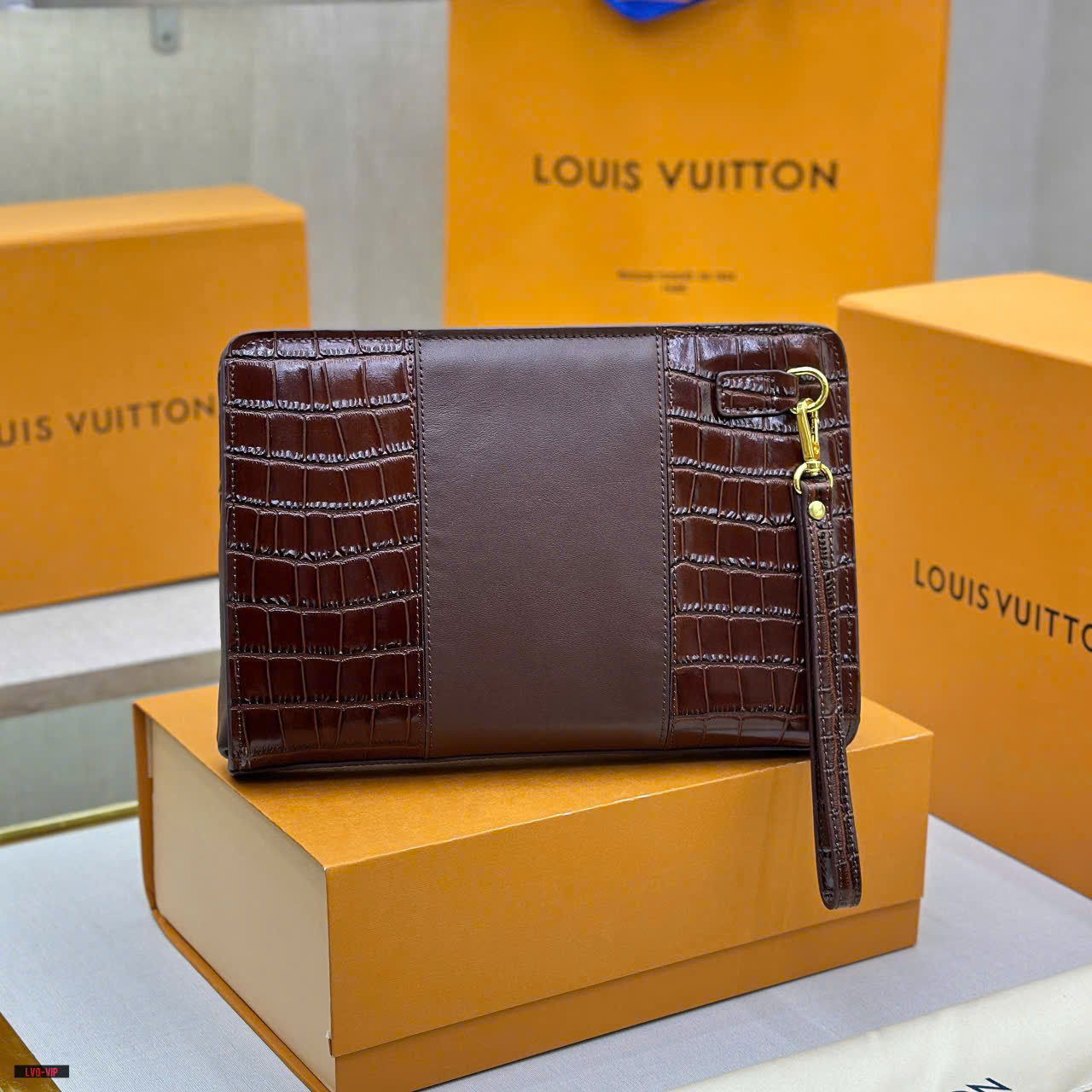 Túi Clutch cầm tay Louis Vuitton LV Nâu vân cá sấu Like Auth Fullbox phụ kiện LVQ