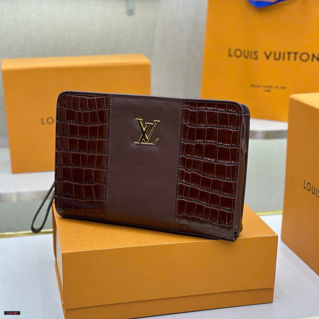 Túi Clutch cầm tay Louis Vuitton LV Nâu vân cá sấu Like Auth Fullbox phụ kiện LVQ