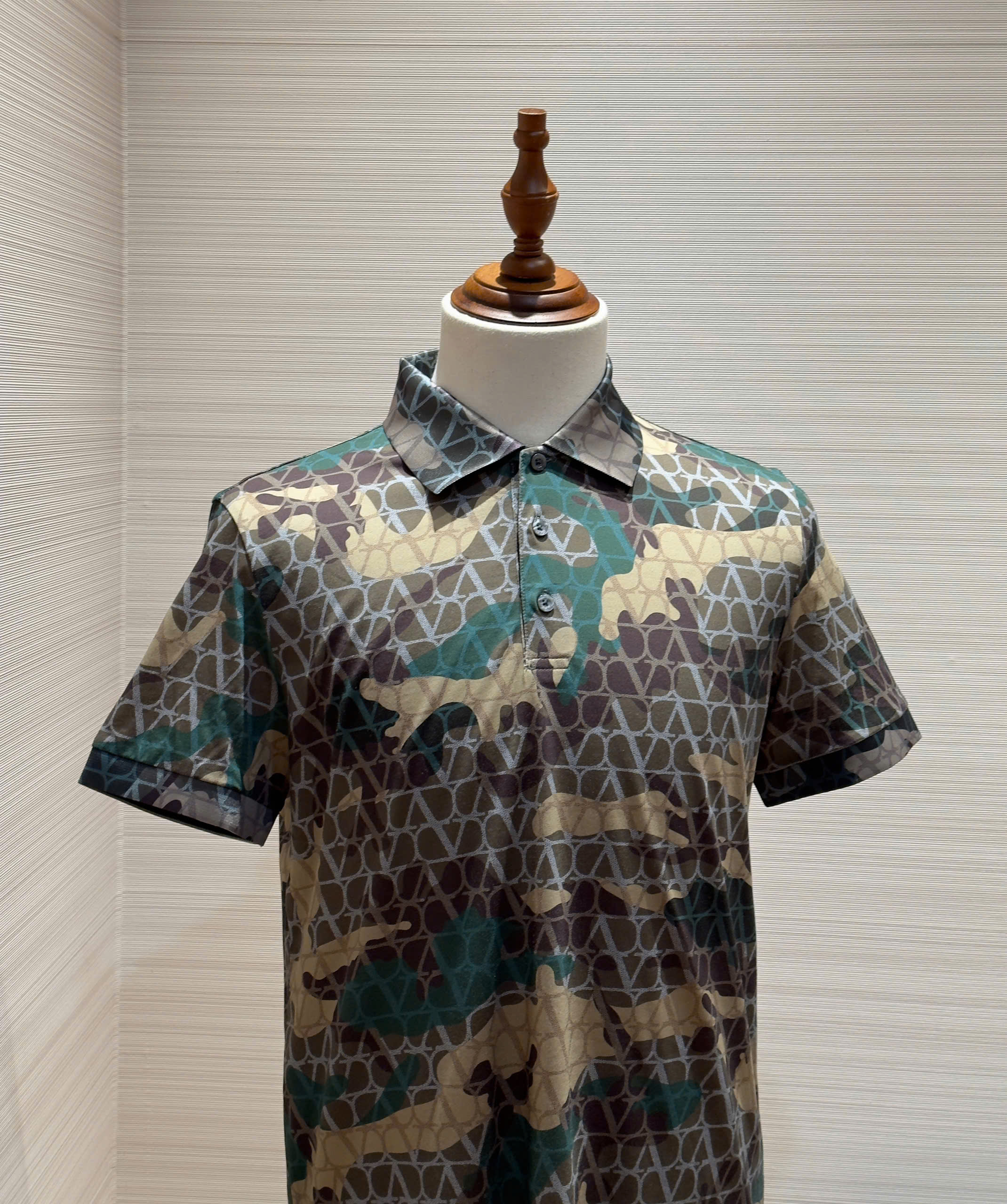Áo polo Valentino VLTN họa tiết loang màu Like Auth 1-1 on web DDT