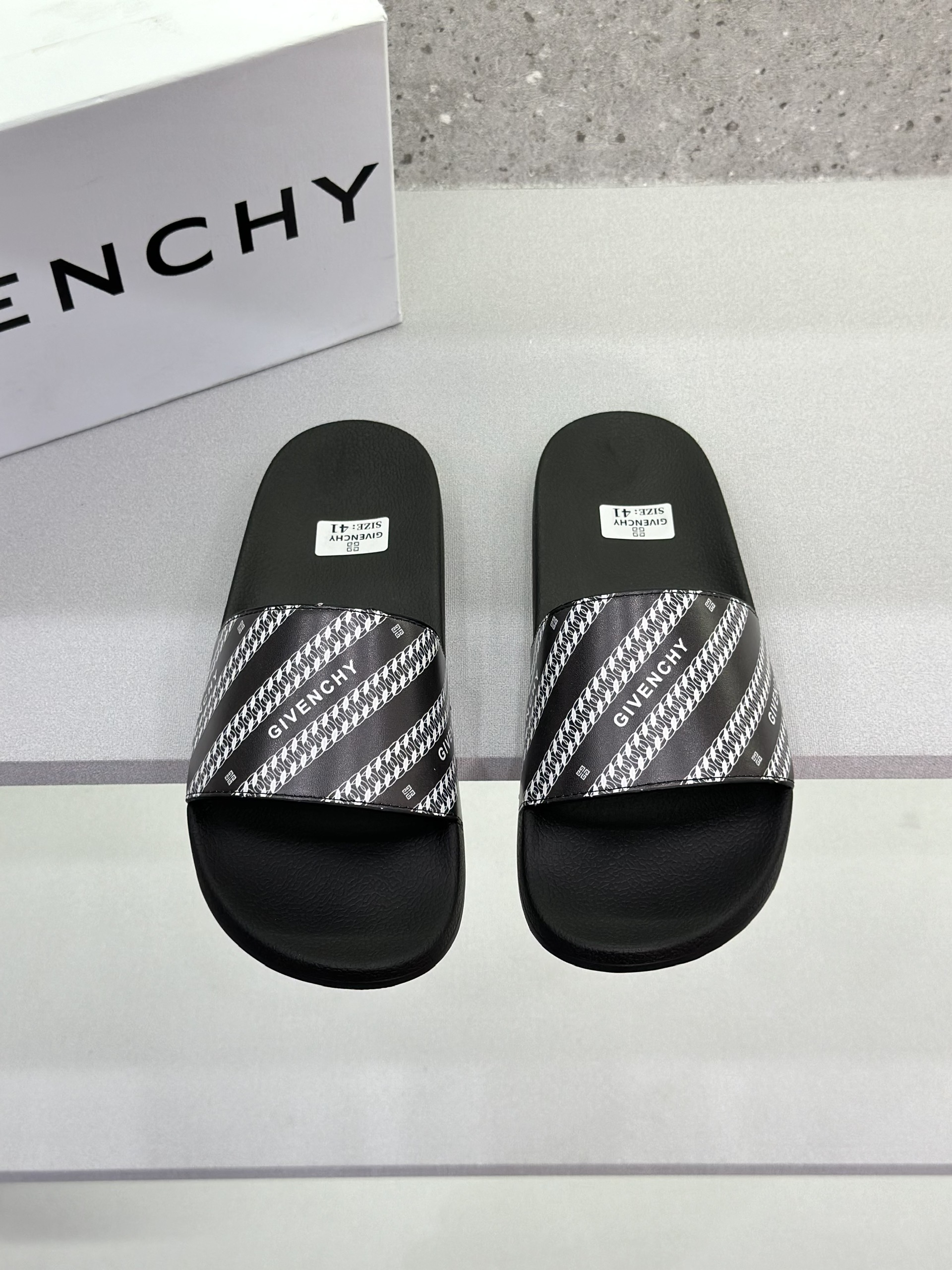 Dép lê quai ngang Givenchy GVC Đen họa tiết dây xích chữ Trắng Like Auth on web fullbox bill thẻ  VTN