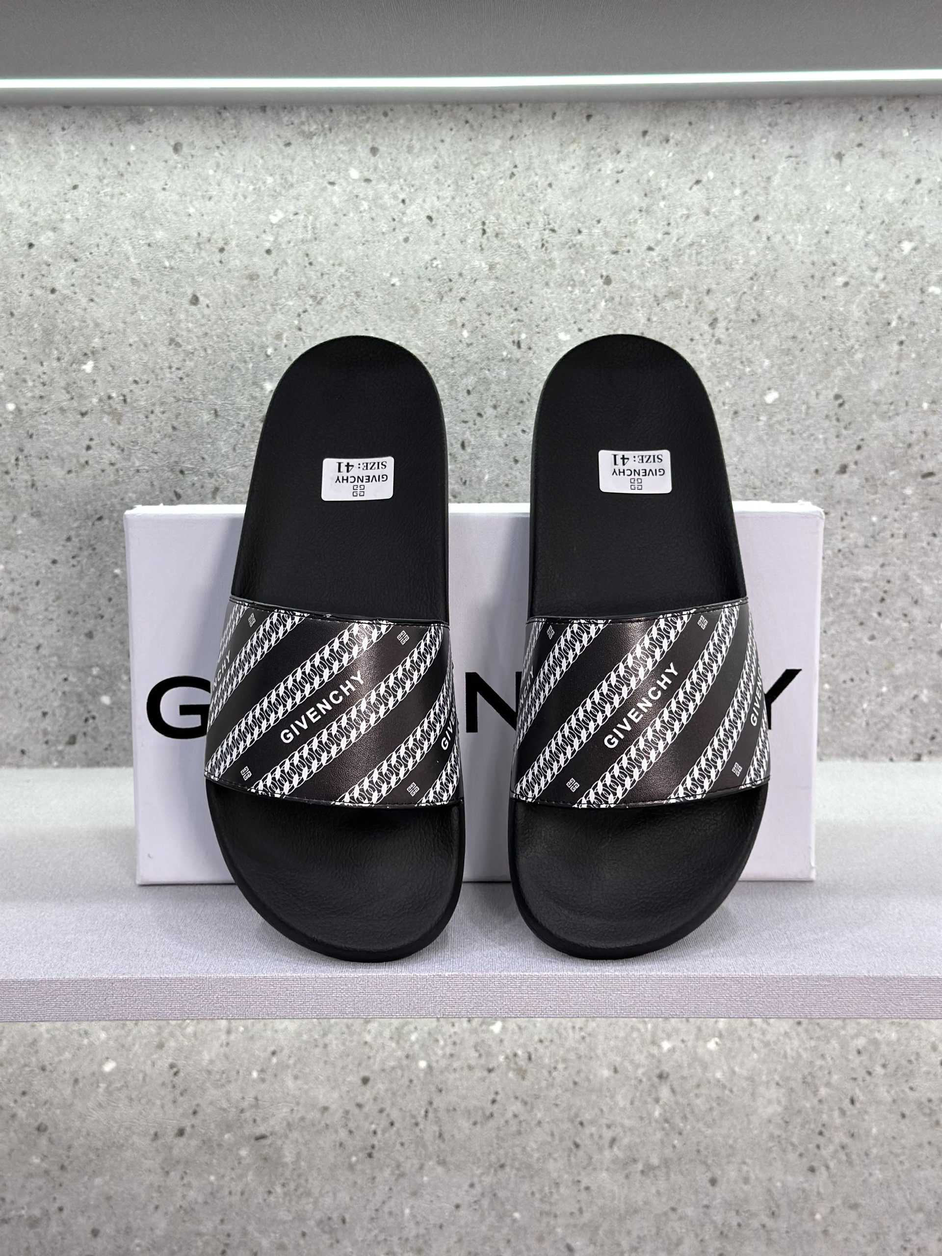 Dép lê quai ngang Givenchy GVC Đen họa tiết dây xích chữ Trắng Like Auth on web fullbox bill thẻ  VTN