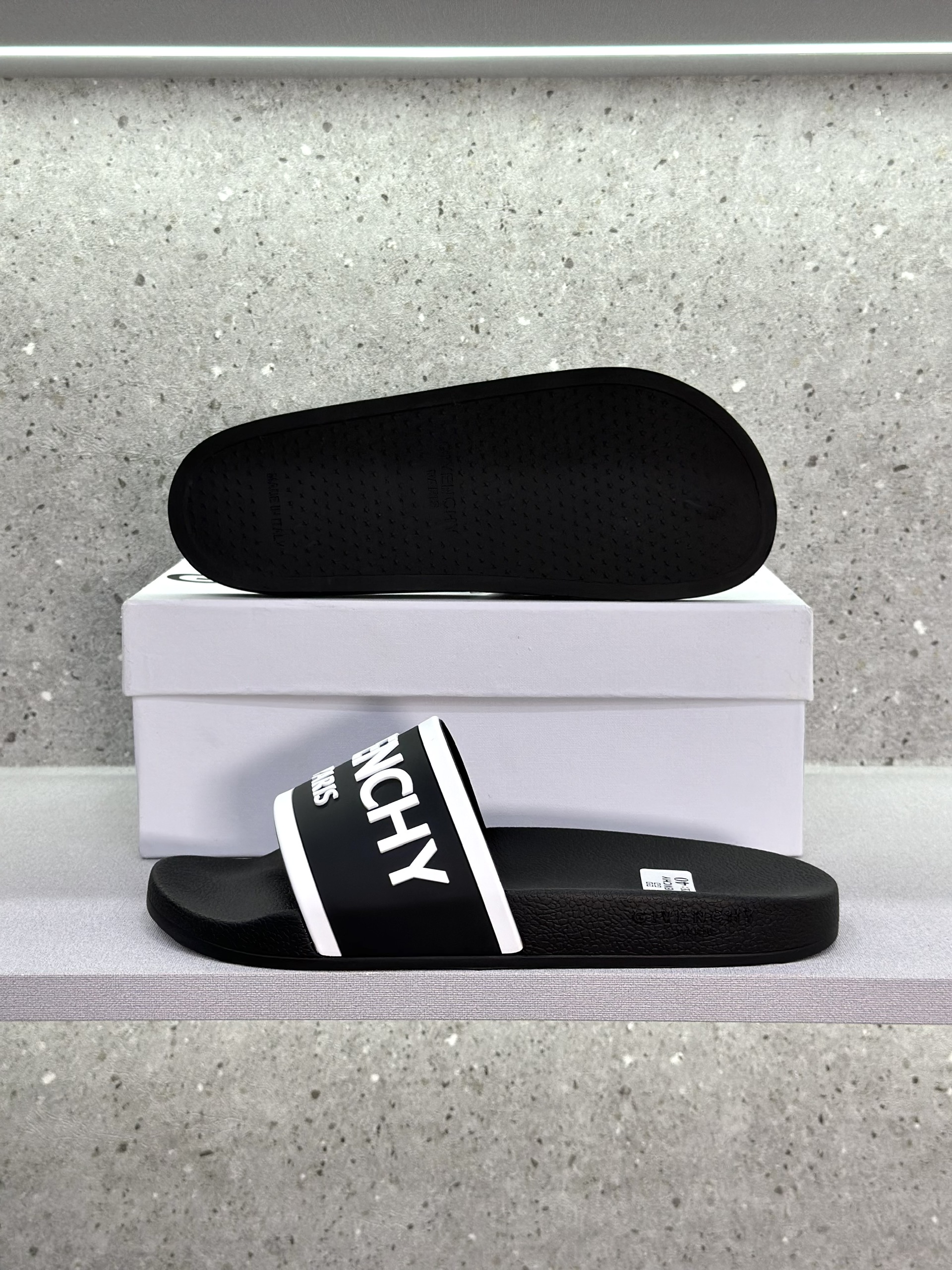Dép lê quai ngang Givenchy GVC Paris Đen logo chữ Trắng nổi Like Auth on web fullbox bill thẻ VTN