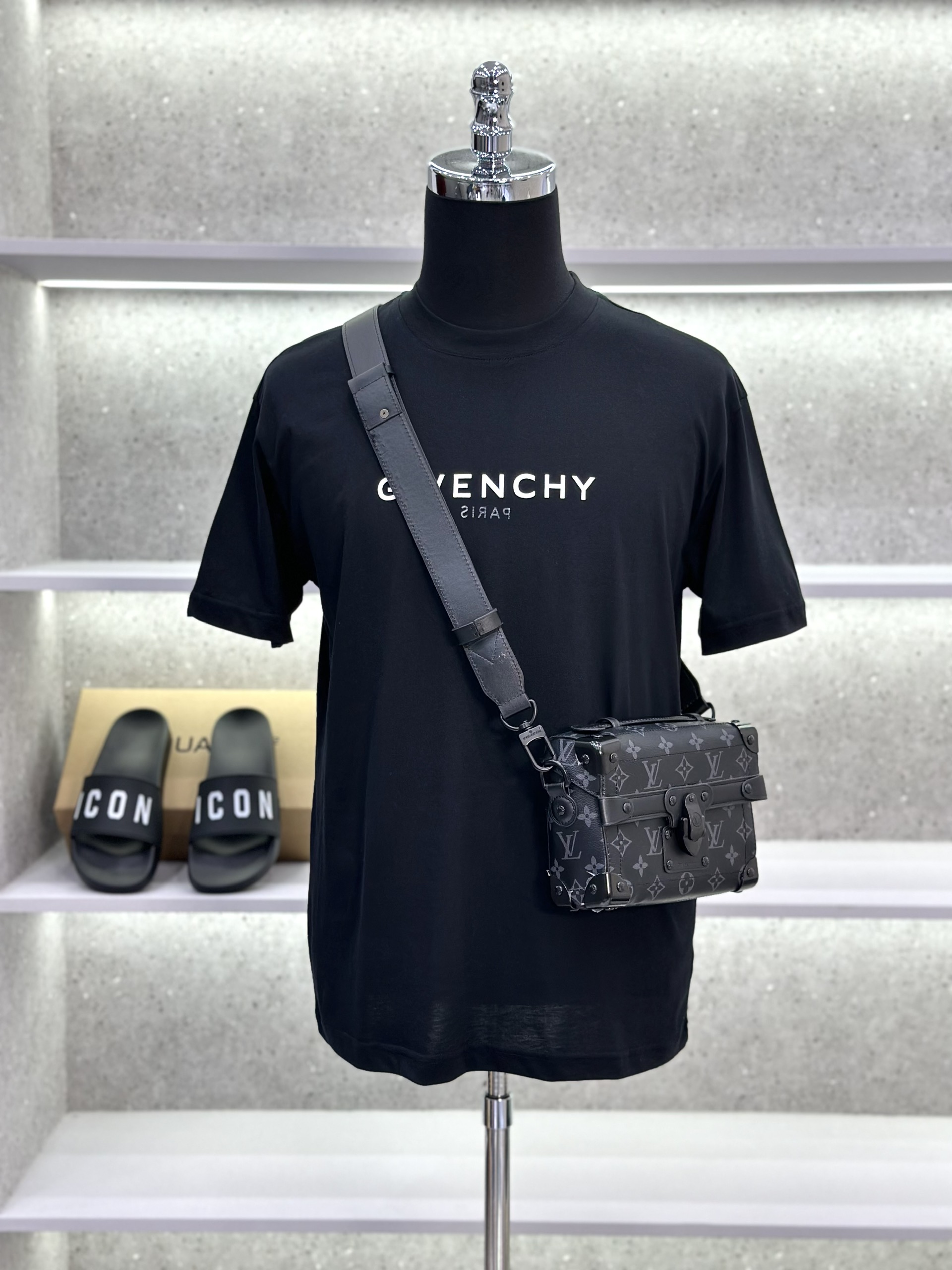 Áo phông T-shirt Givenchy GVC Đen logo chữ Trắng Like Auth on web VTN