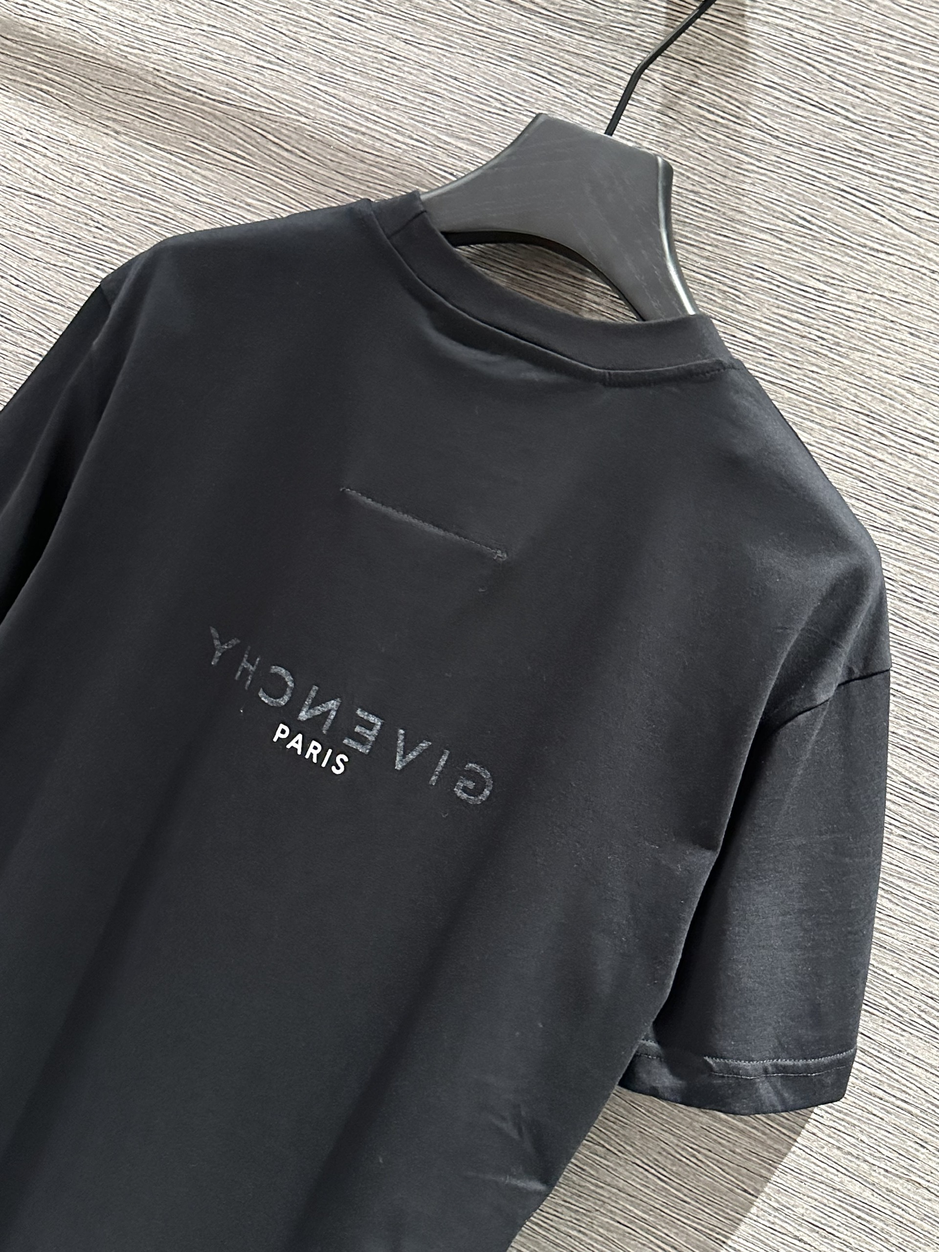 Áo phông T-shirt Givenchy GVC Đen logo chữ Trắng Like Auth on web VTN