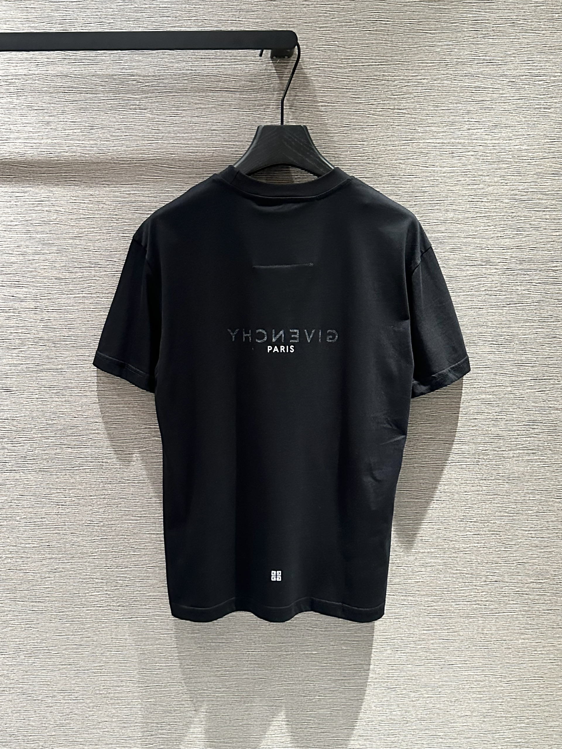 Áo phông T-shirt Givenchy GVC Đen logo chữ Trắng Like Auth on web VTN