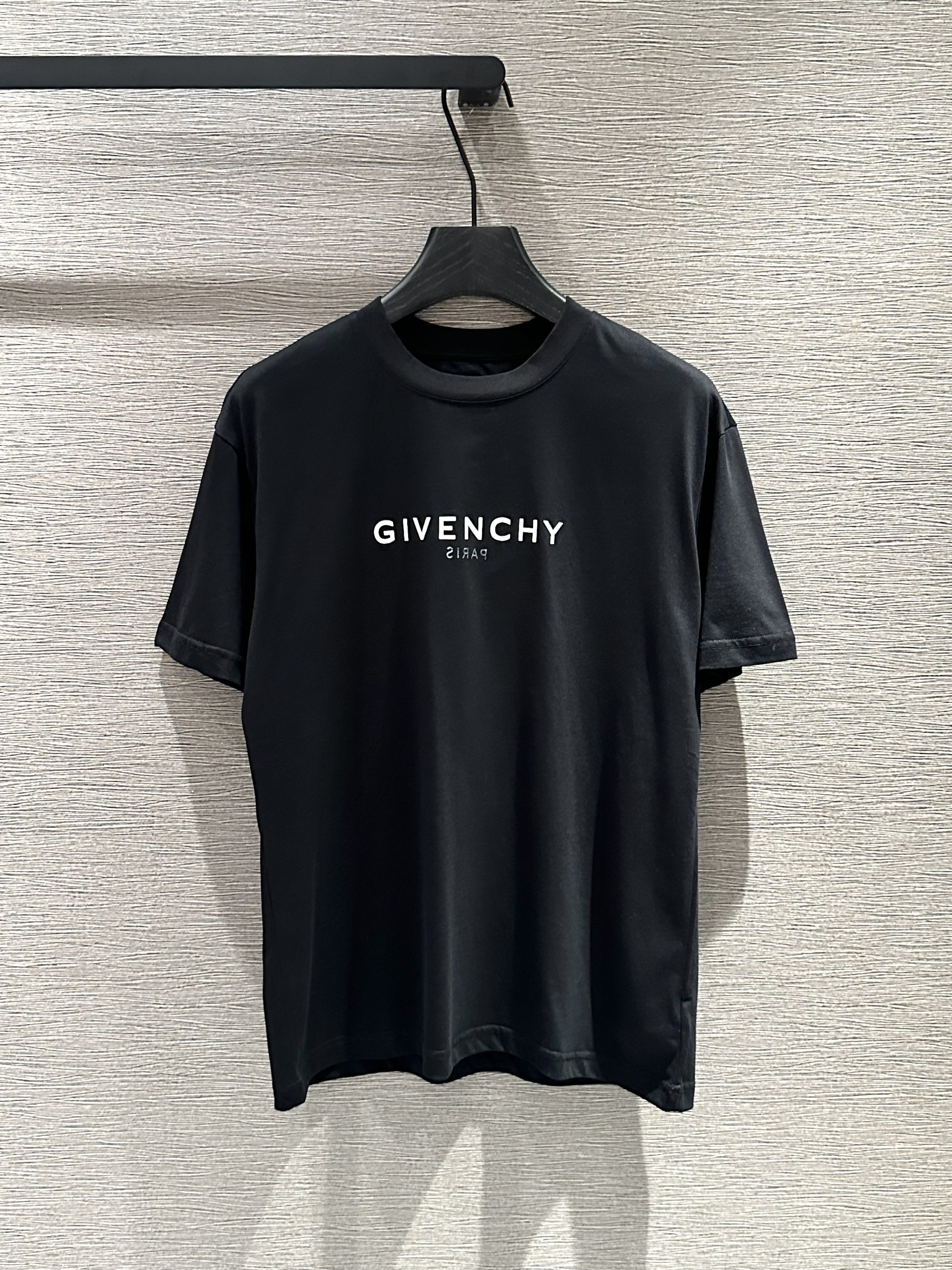 Áo phông T-shirt Givenchy GVC Đen logo chữ Trắng Like Auth on web VTN