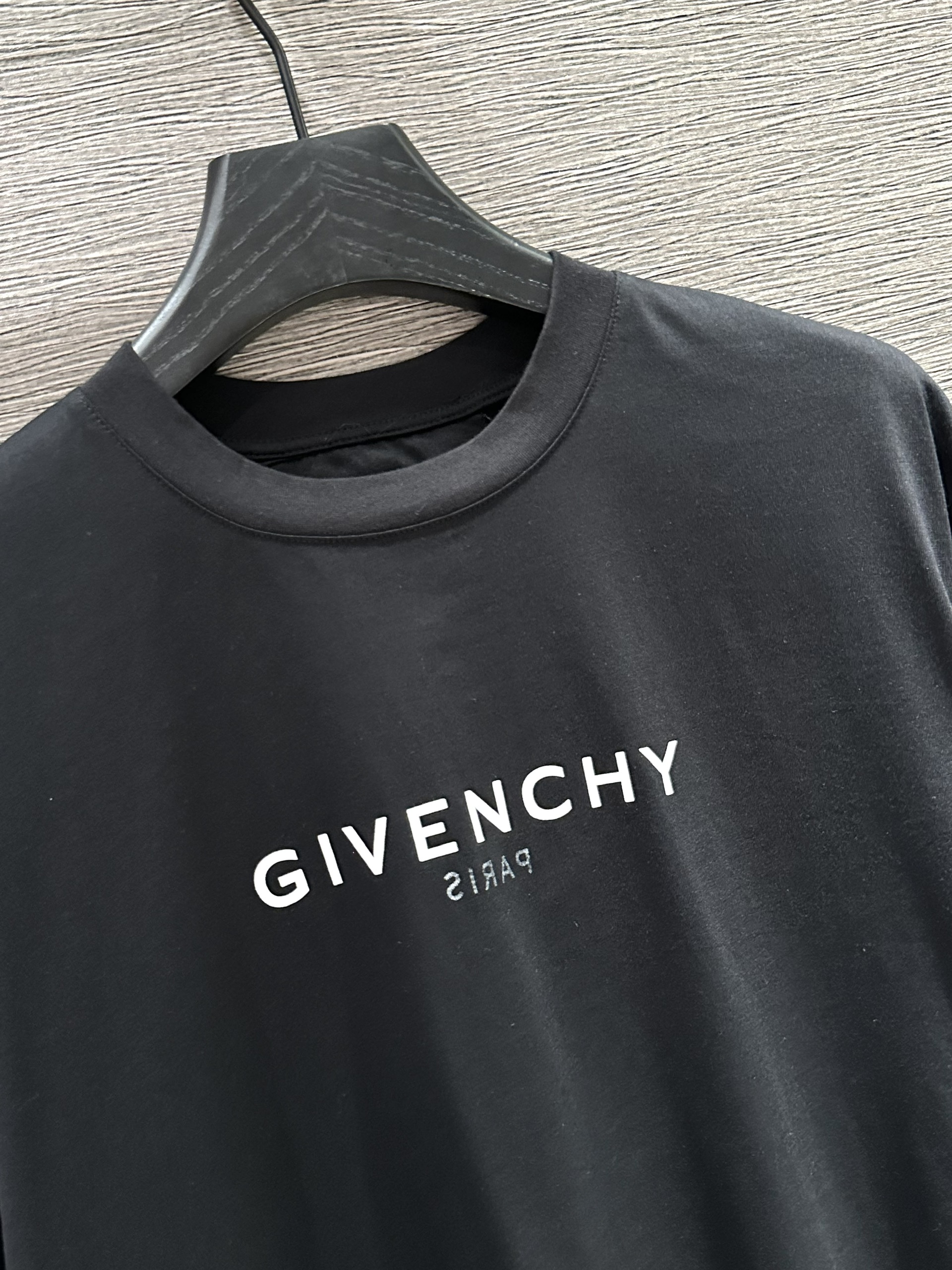 Áo phông T-shirt Givenchy GVC Đen logo chữ Trắng Like Auth on web VTN