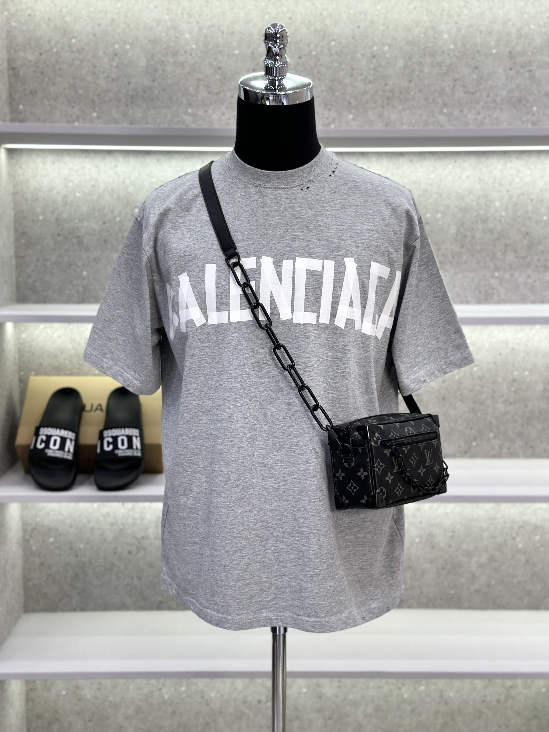 Áo phông T-shirt Balenciaga BB Xám rách lỗ logo chữ Trắng Like Auth on web VTN