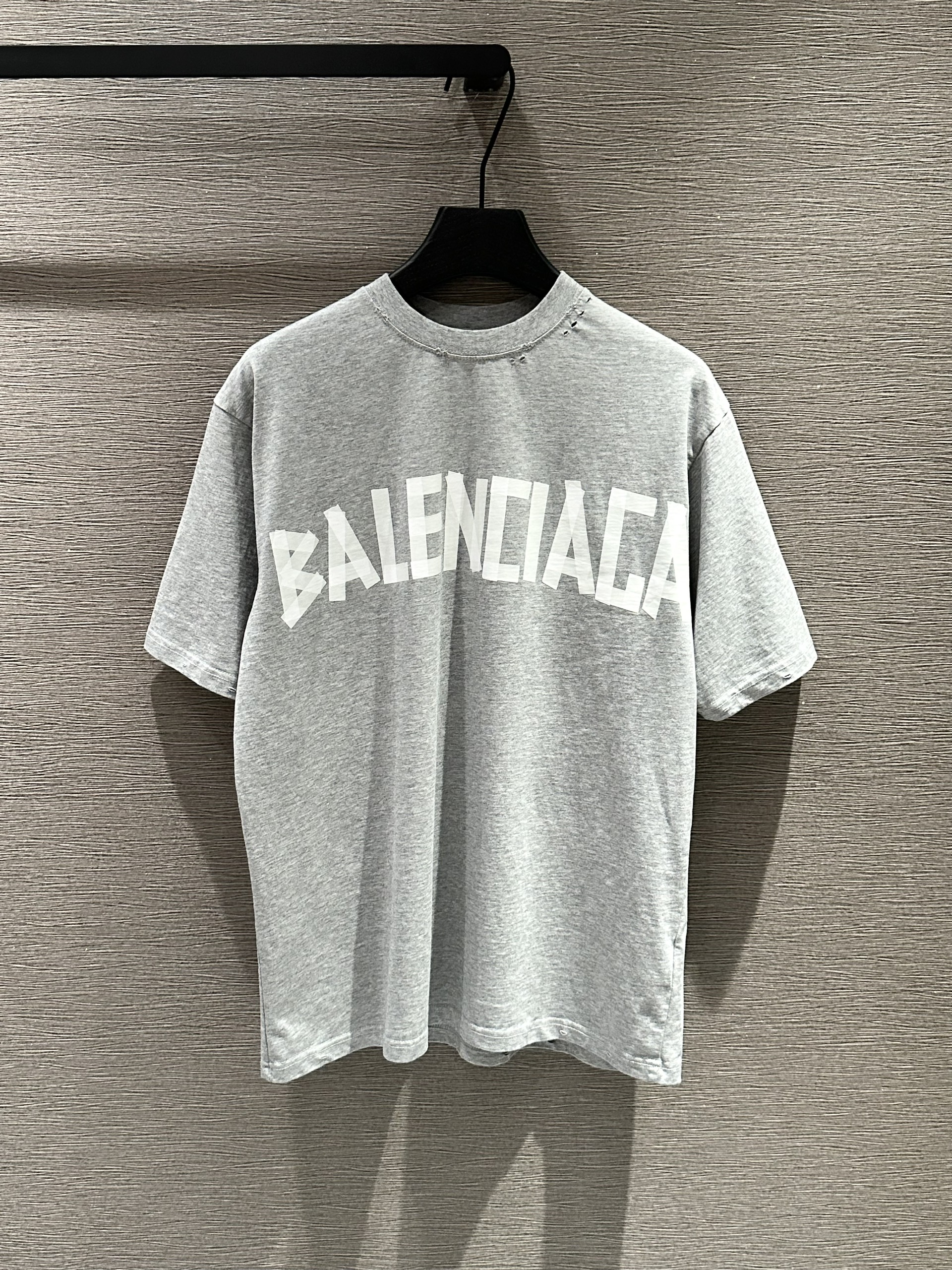 Áo phông T-shirt Balenciaga BB Xám rách lỗ logo chữ Trắng Like Auth on web VTN