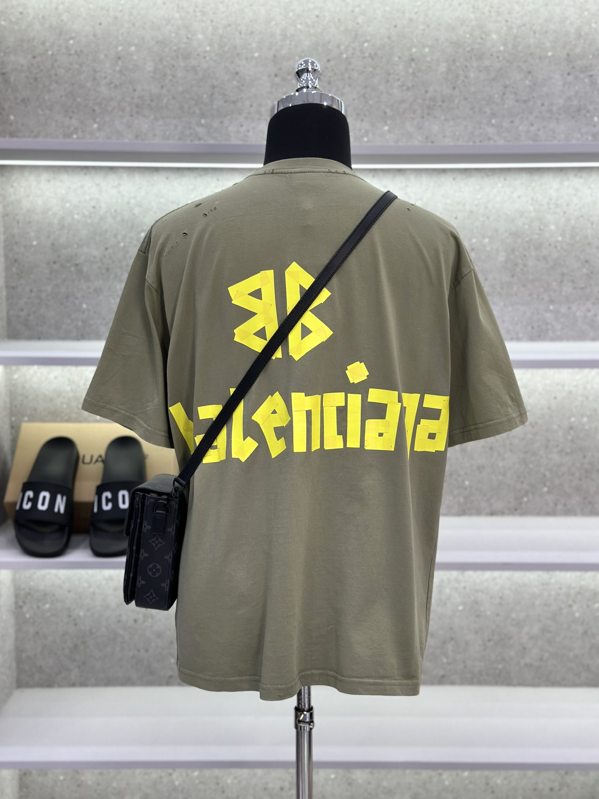 Áo phông T-shirt Balenciaga BB Xanh rách lỗ logo chữ Like Auth on web VTN