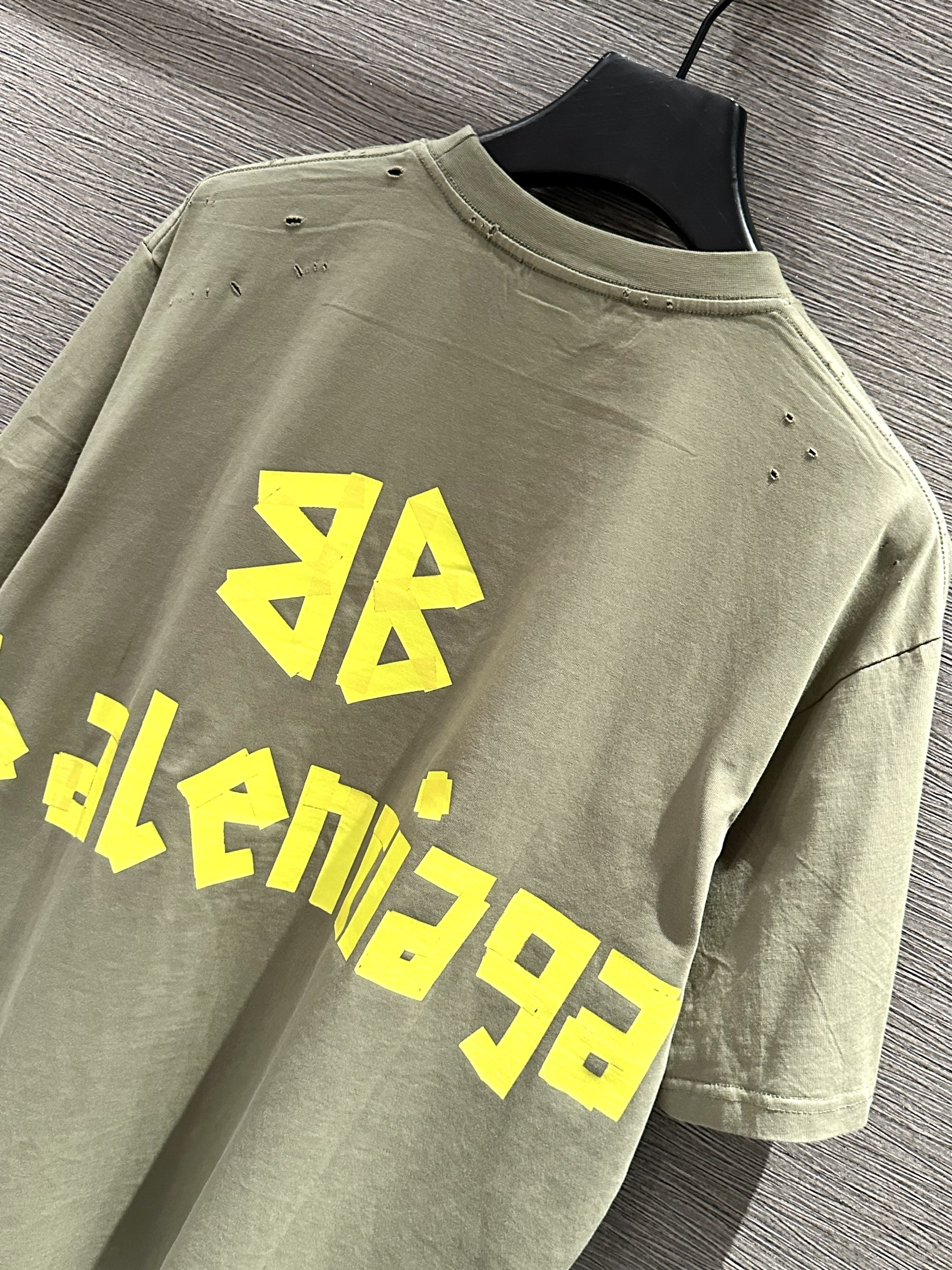 Áo phông T-shirt Balenciaga BB Xanh rách lỗ logo chữ Like Auth on web VTN