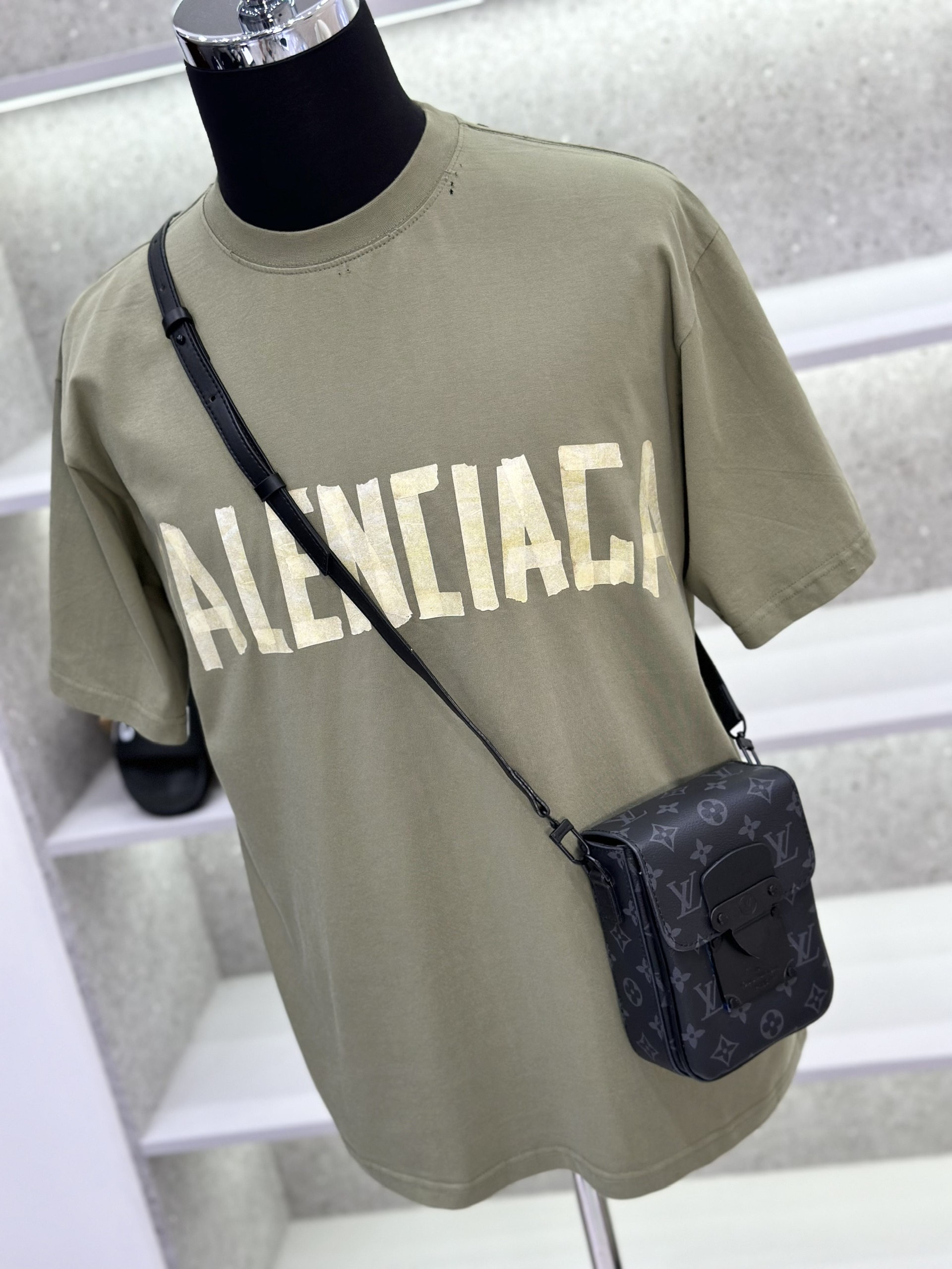 Áo phông T-shirt Balenciaga BB Xanh rách lỗ logo chữ Like Auth on web VTN