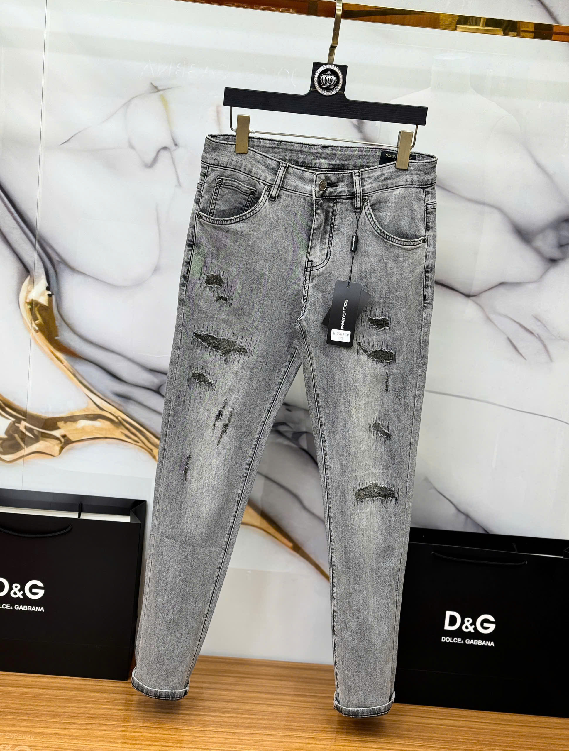 Quần Jean Dolce Gabbana DG Xám rách mài vá thêu Like Auth on web MK