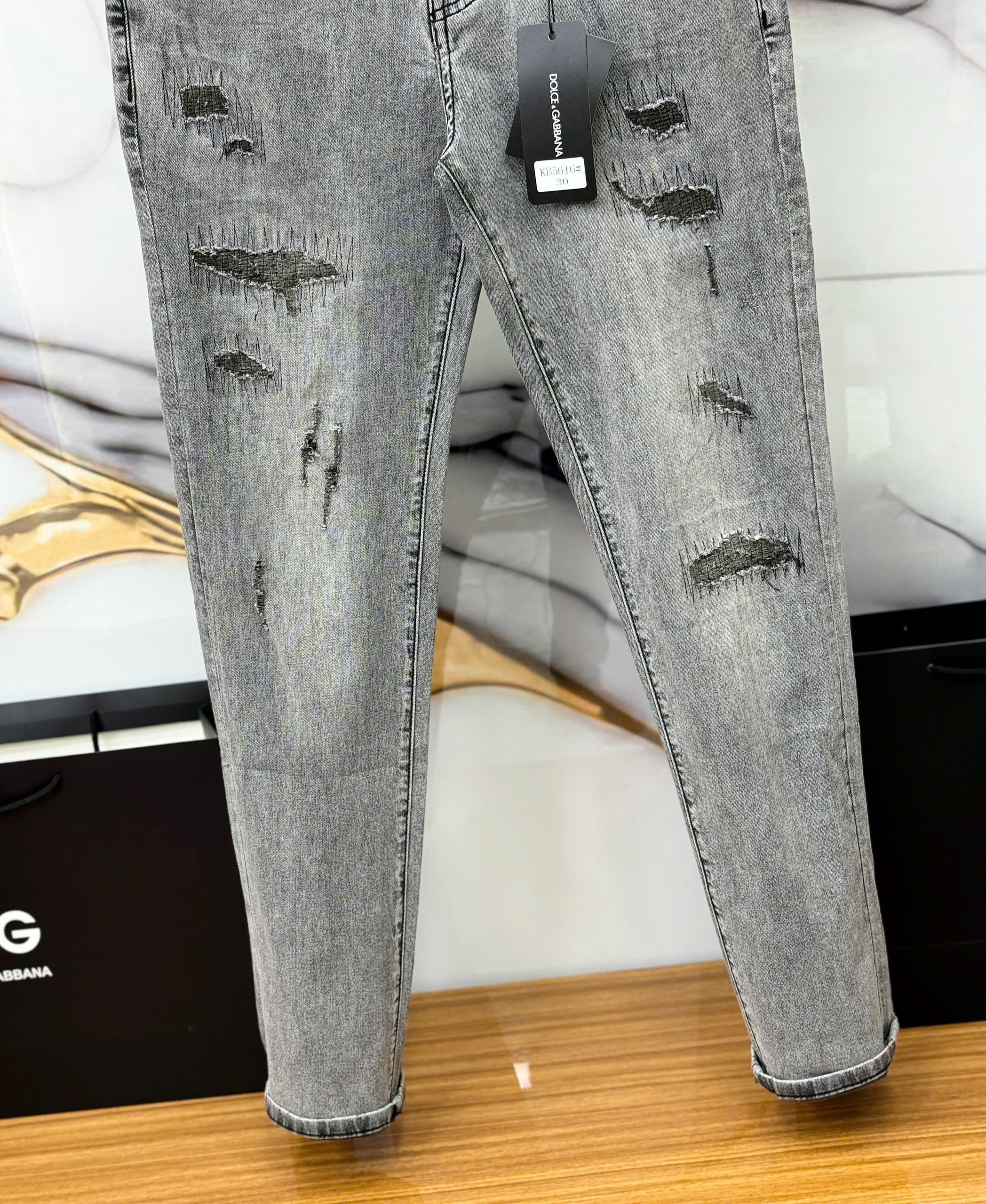 Quần Jean Dolce Gabbana DG Xám rách mài vá thêu Like Auth on web MK