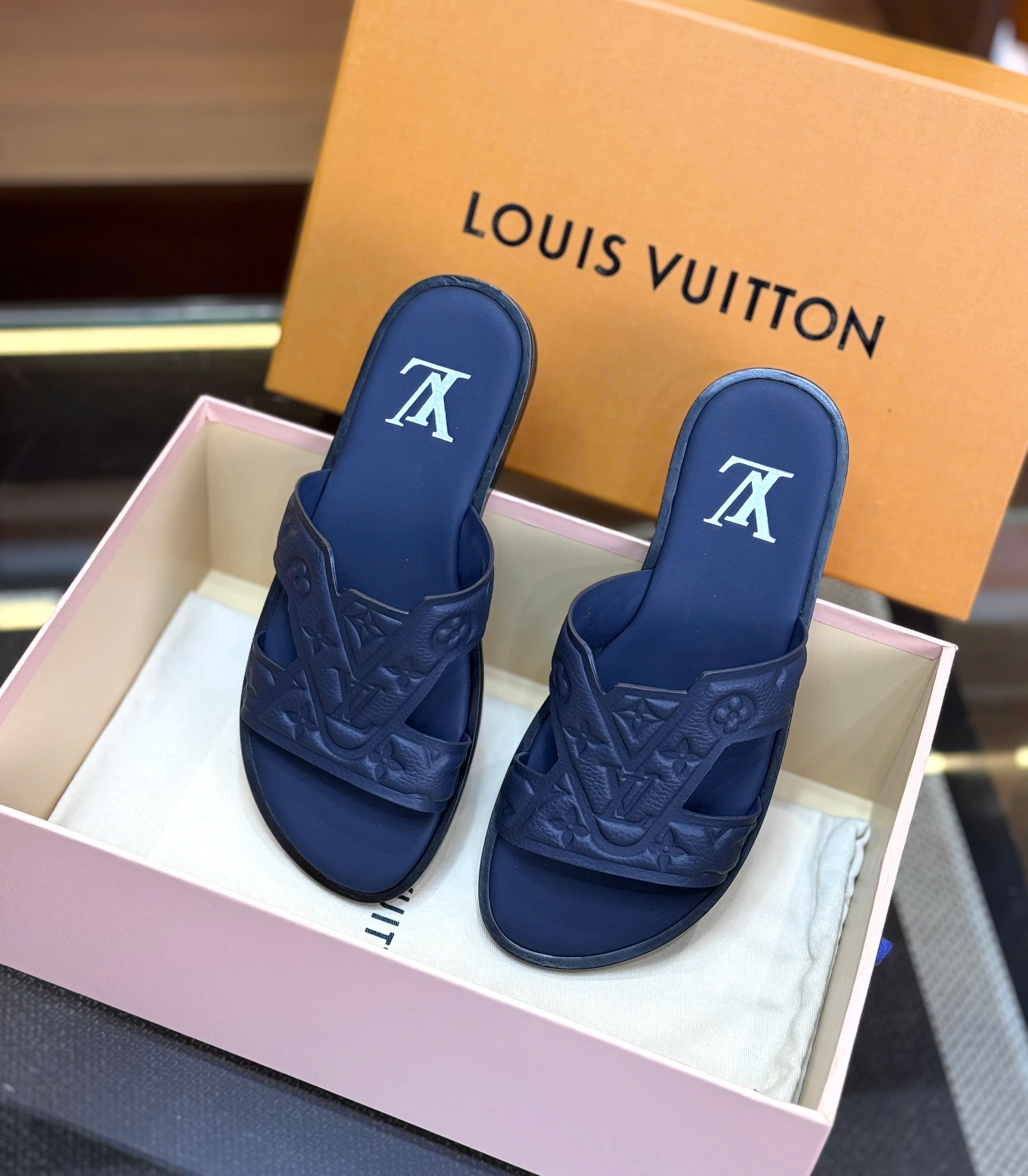Dép lê quai ngang Louis Vuitton Xanh than họa tiết hoa vân logo LV dập nổi Like Auth on web fullbox bill thẻ DDT