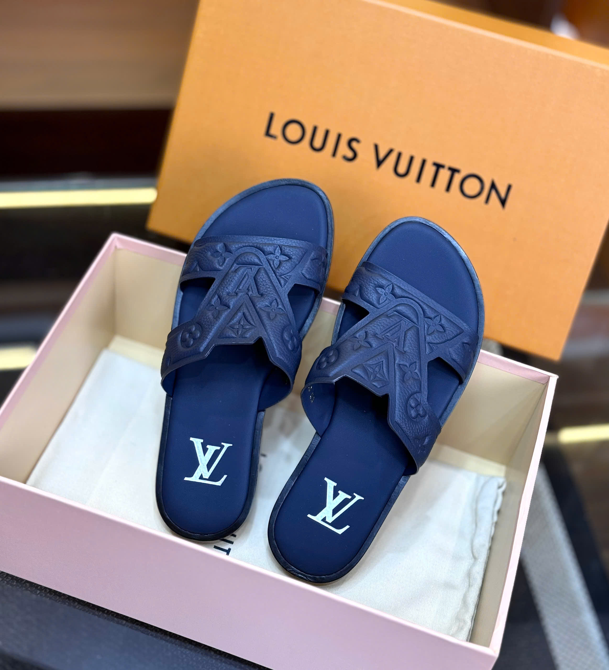 Dép lê quai ngang Louis Vuitton Xanh than họa tiết hoa vân logo LV dập nổi Like Auth on web fullbox bill thẻ DDT
