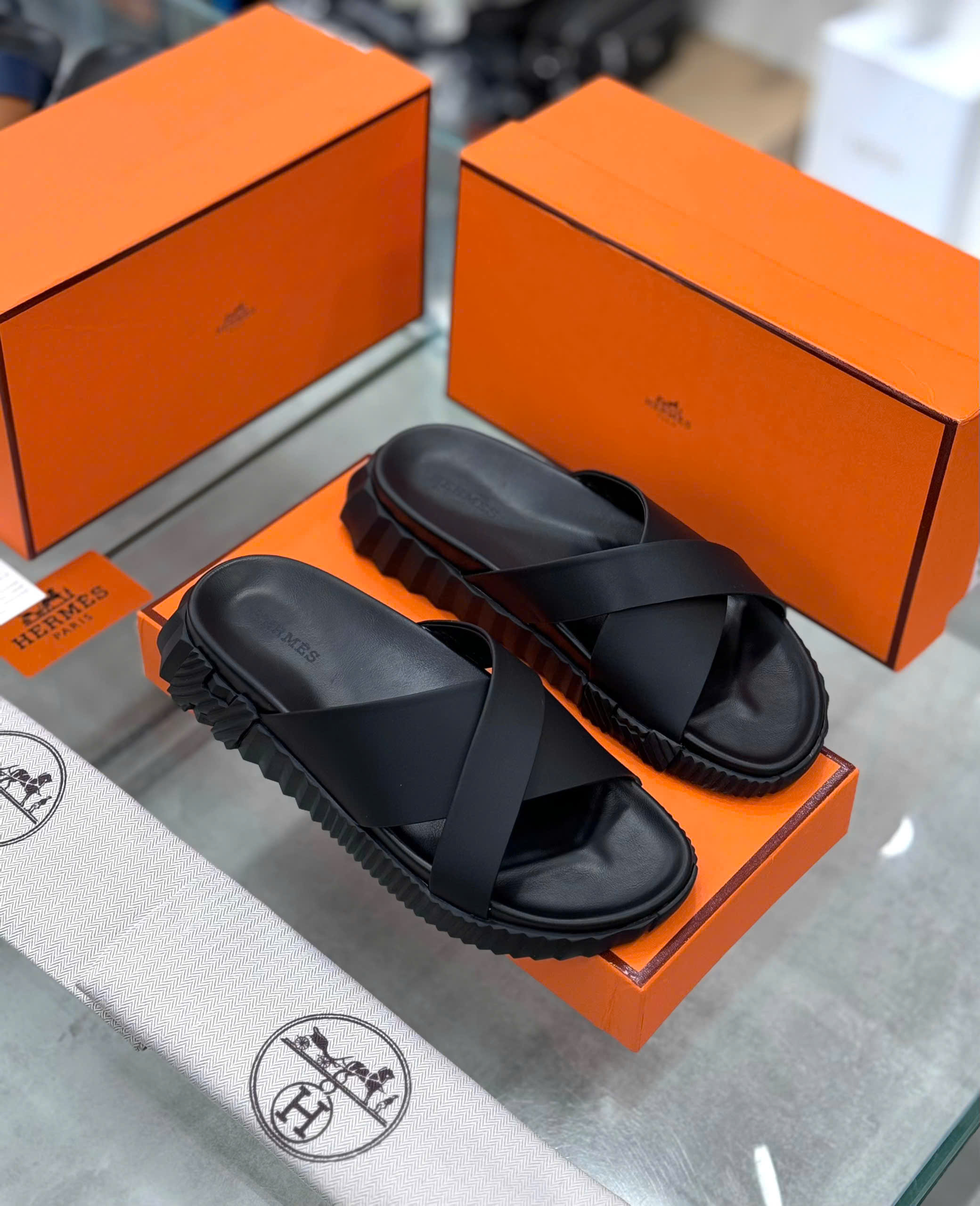 Dép lê quai ngang chéo Hermes HM Đen check đế Like Auth on web fullbox bill thẻ DDT