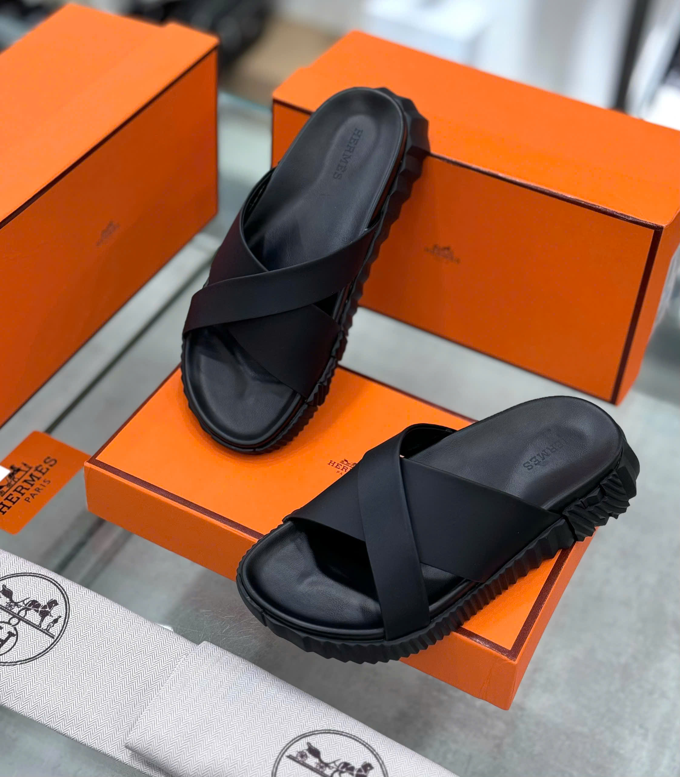 Dép lê quai ngang chéo Hermes HM Đen check đế Like Auth on web fullbox bill thẻ DDT