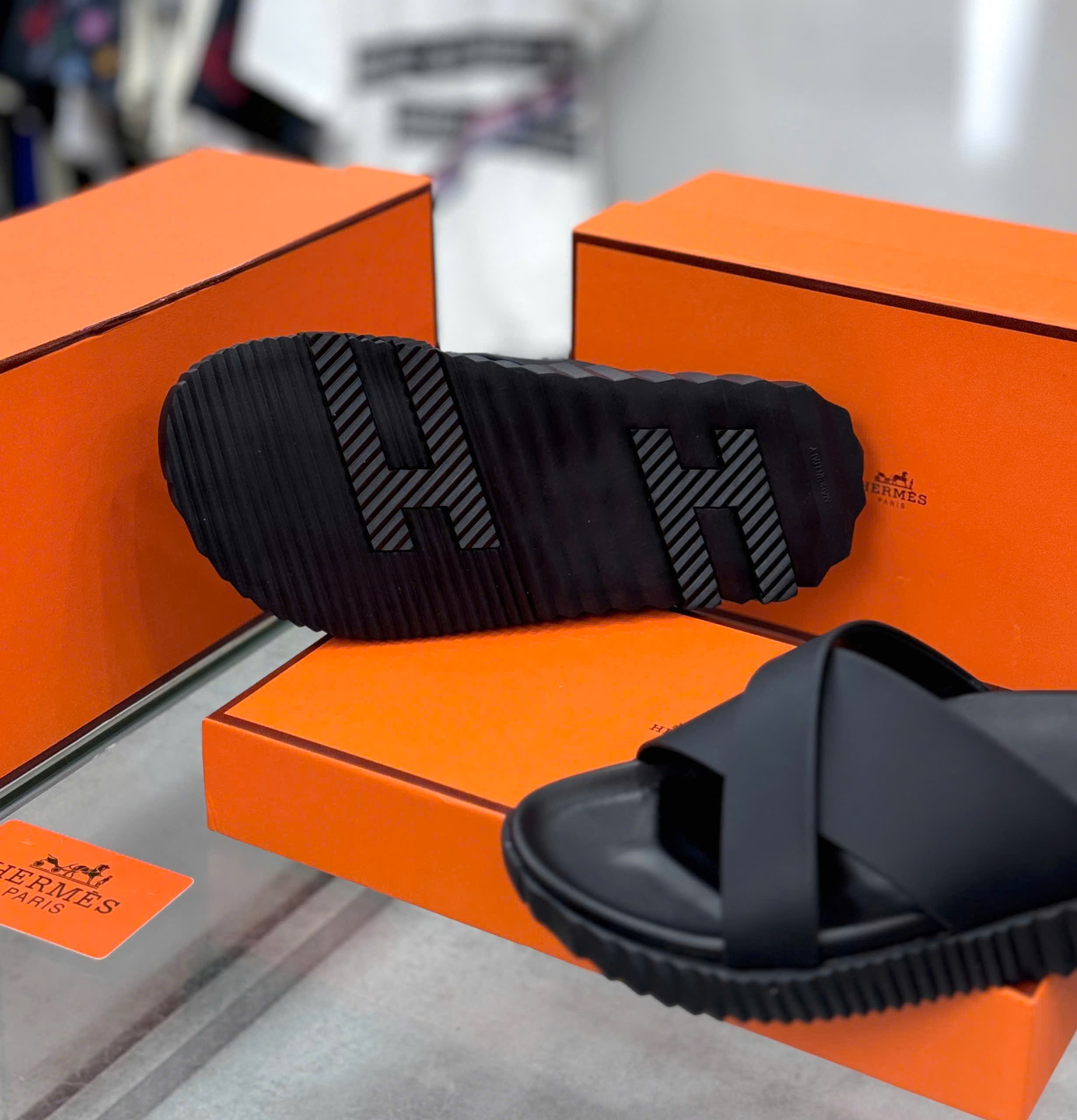 Dép lê quai ngang chéo Hermes HM Đen check đế Like Auth on web fullbox bill thẻ DDT