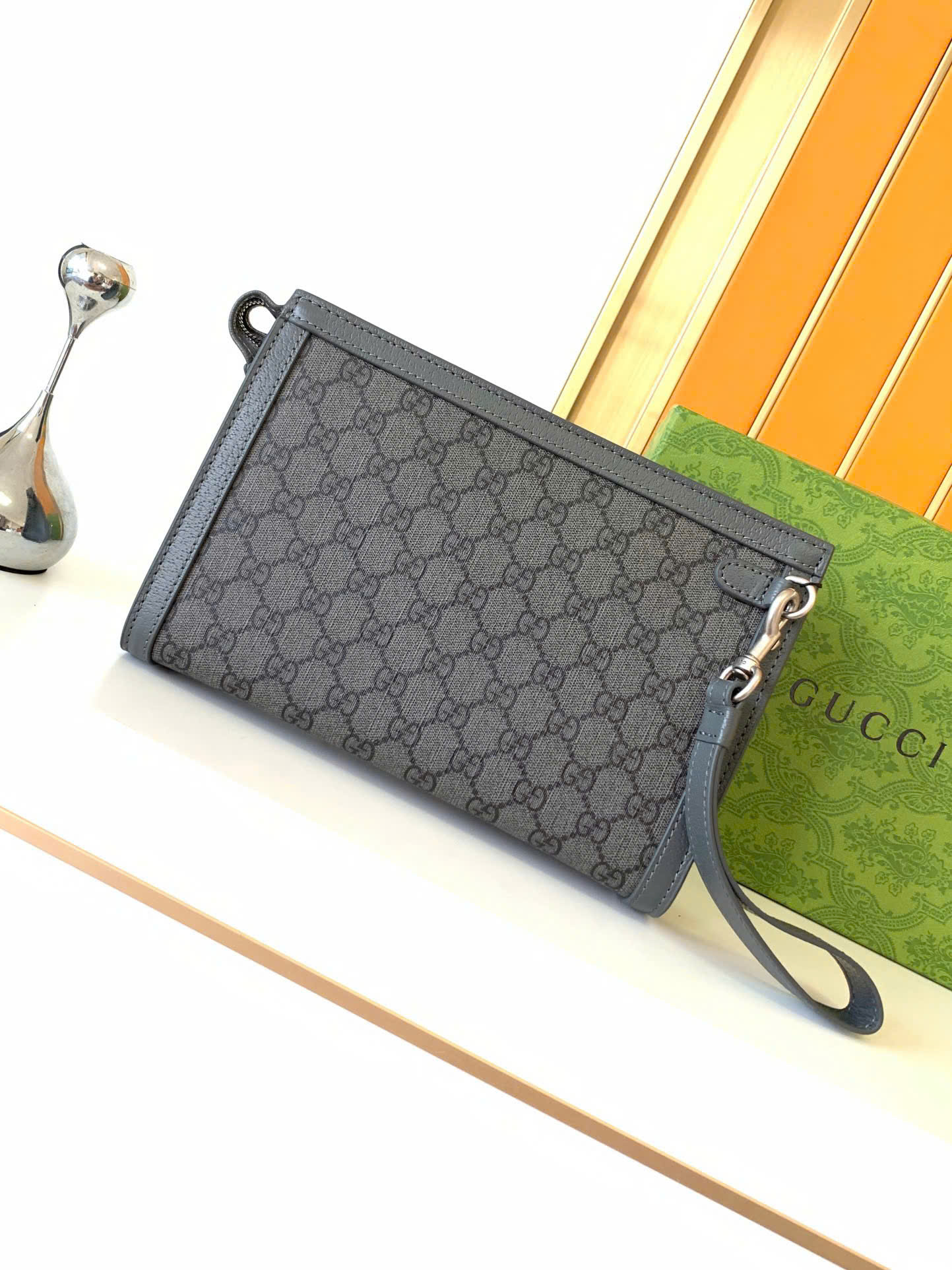 Túi Clutch cầm tay Gucci GC Xám họa tiết monogram logo GG size 26x17x6cm Like Auth Fullbox phụ kiện DDT