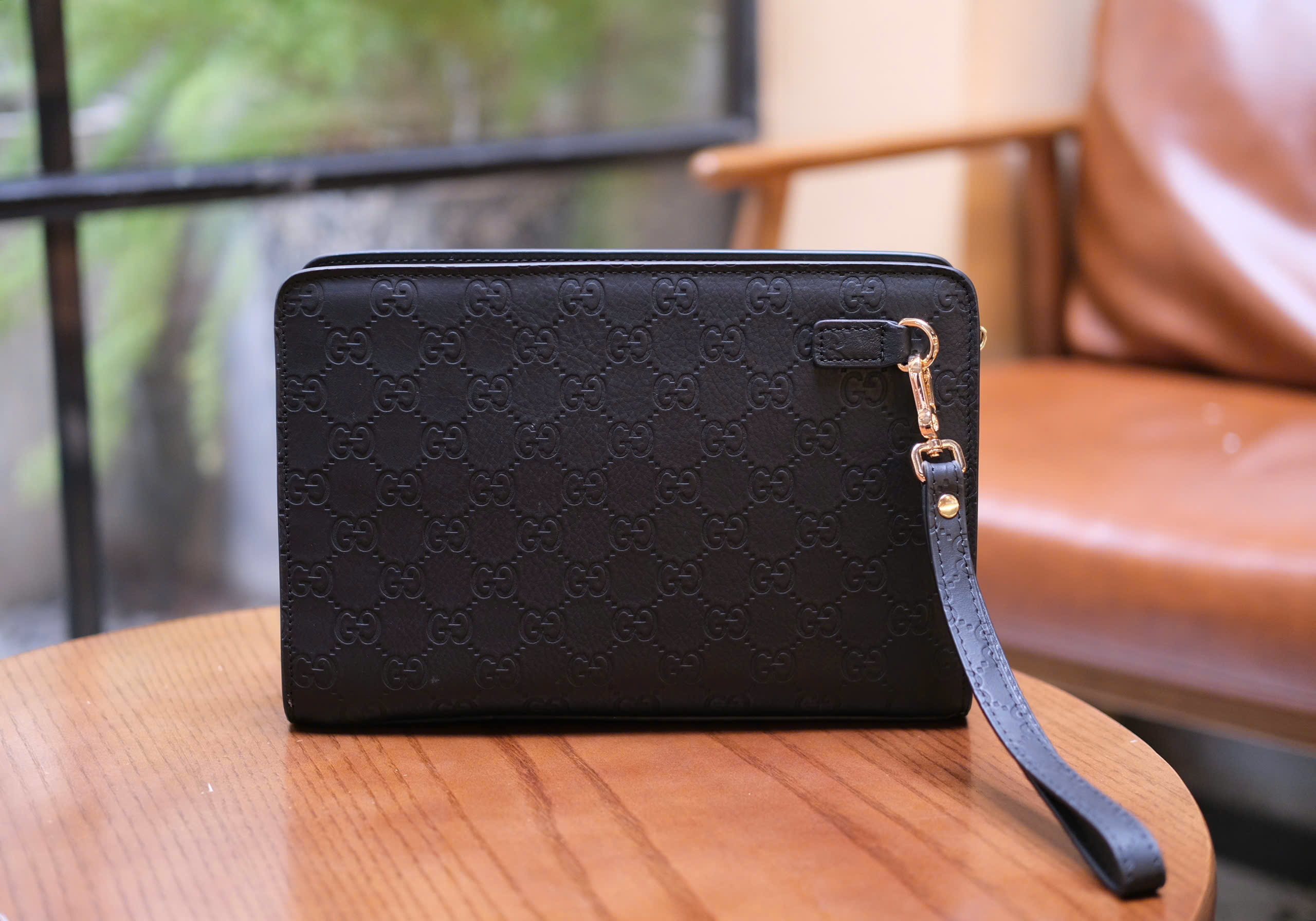 Túi Clutch cầm tay Gucci GC Đen họa tiết monogram logo Ong size 25x17x5cm Like Auth Fullbox phụ kiện DDT