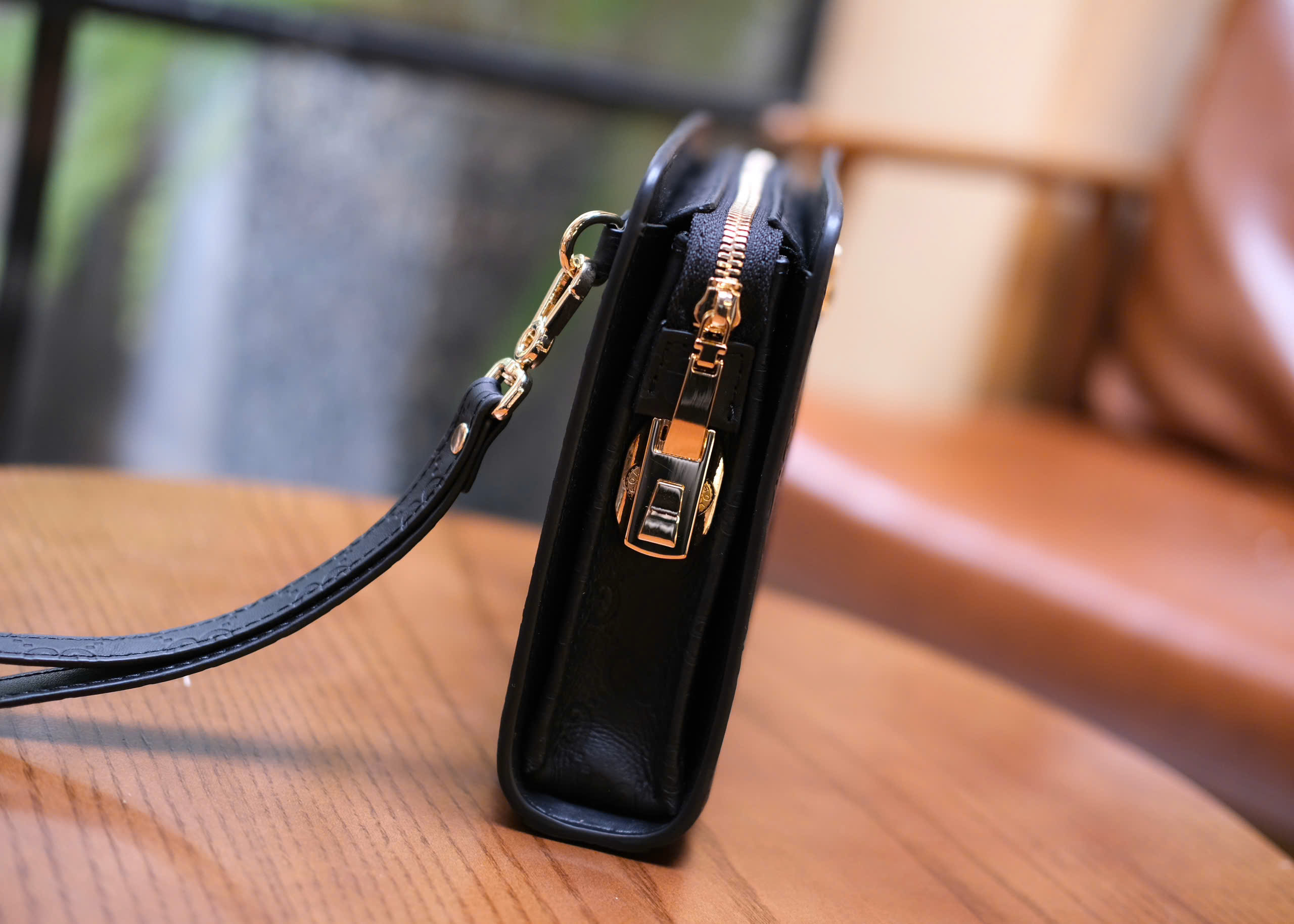 Túi Clutch cầm tay Gucci GC Đen họa tiết monogram logo Ong size 25x17x5cm Like Auth Fullbox phụ kiện DDT