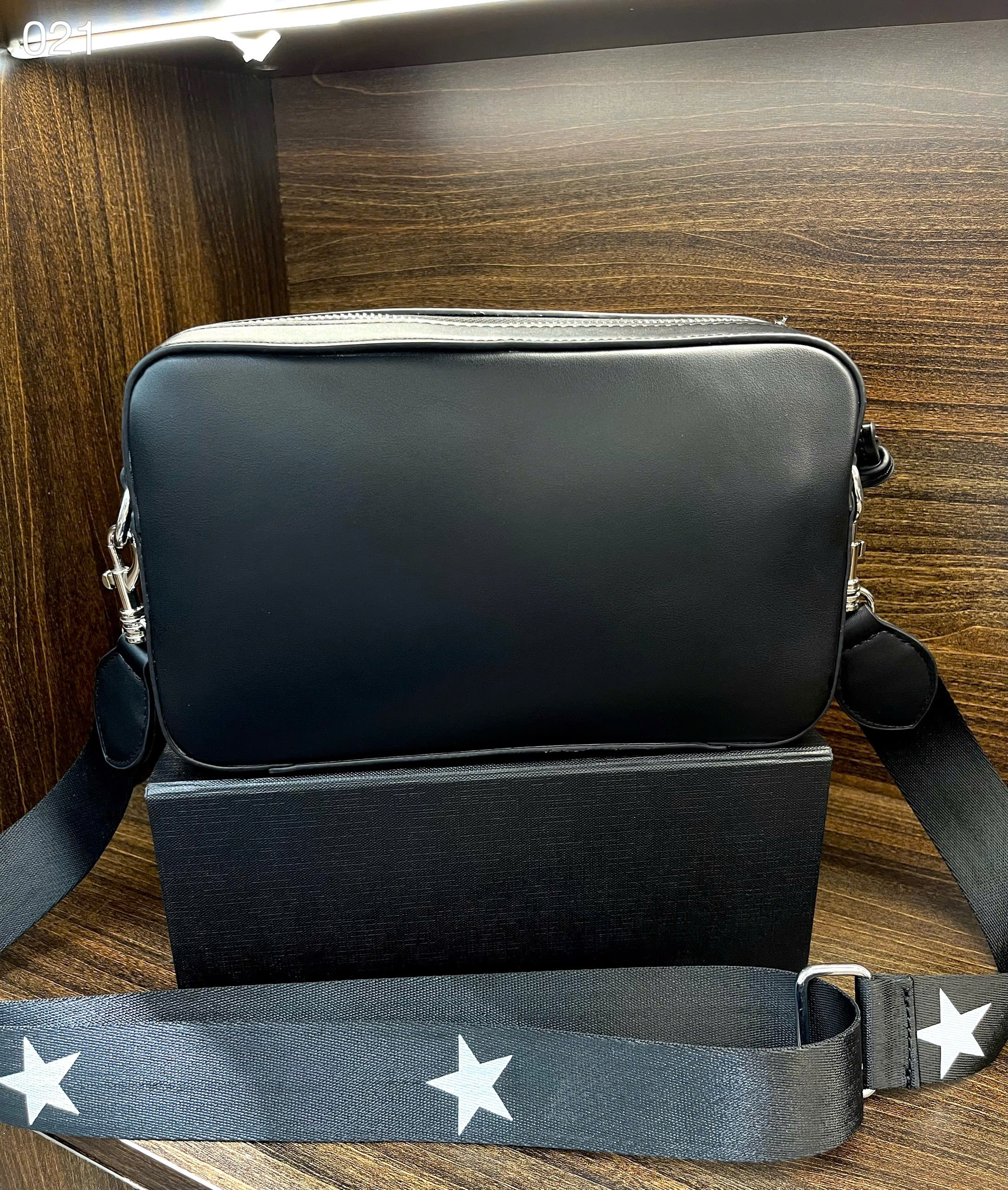 Túi đeo chéo Saint Laurent YSL Đen họa tiết  ngôi sao Like Auth on web fullbox bill thẻ MK