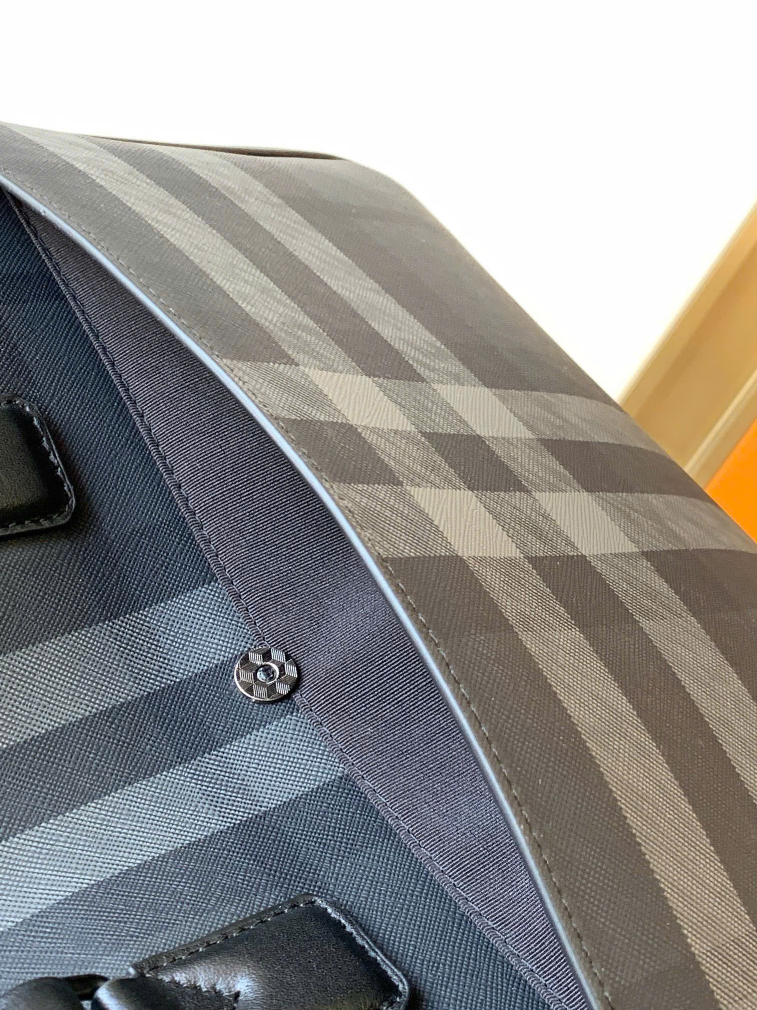 Túi đeo chéo, cầm tay Burberry BBR Đen kẻ sọc basic size 38x28x8cm Like Auth on web fullbox bill thẻ DDT