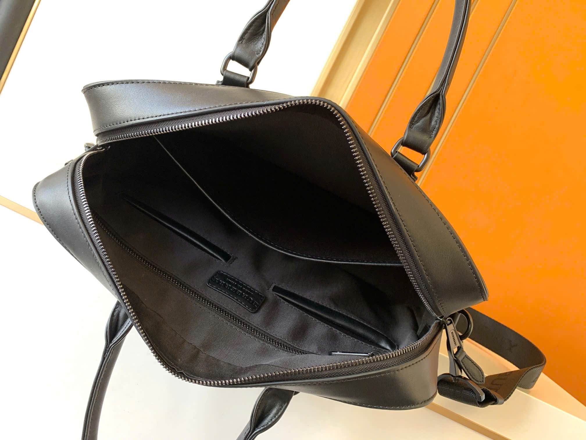 Túi đeo chéo, cầm tay Burberry BBR Đen kẻ sọc basic size 38x28x8cm Like Auth on web fullbox bill thẻ DDT