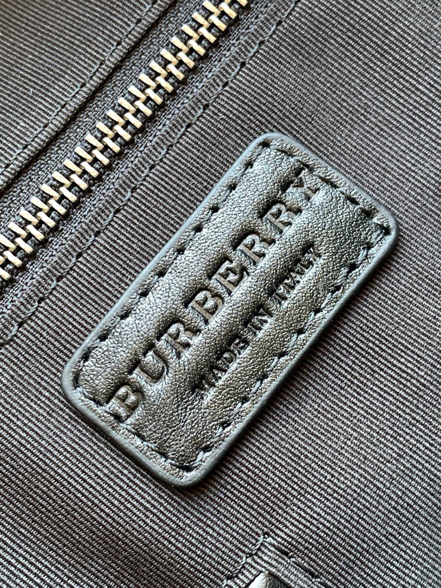 Túi đeo chéo, cầm tay Burberry BBR Đen kẻ sọc basic size 38x28x8cm Like Auth on web fullbox bill thẻ DDT