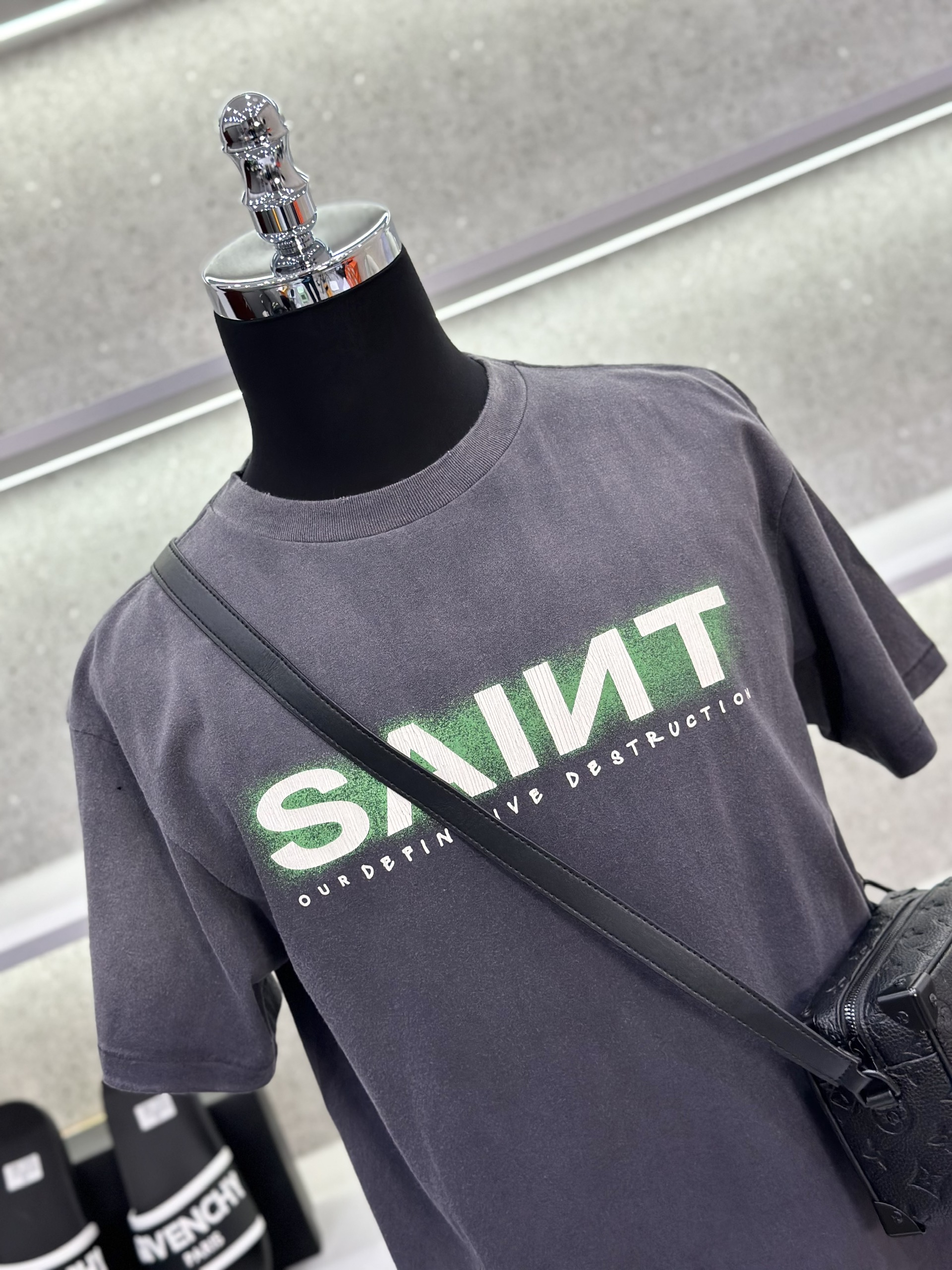 Áo phông T-shirt Saint Laurent YSL Đen họa tiết chữ Like Auth on web VTN