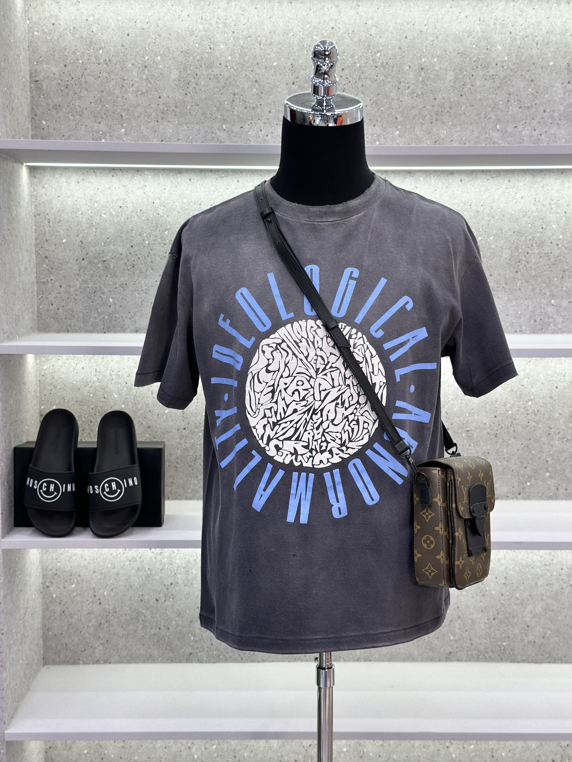 Áo phông T-shirt Saint Laurent YSL Đen logo chữ tròn ngực Like Auth on web VTN